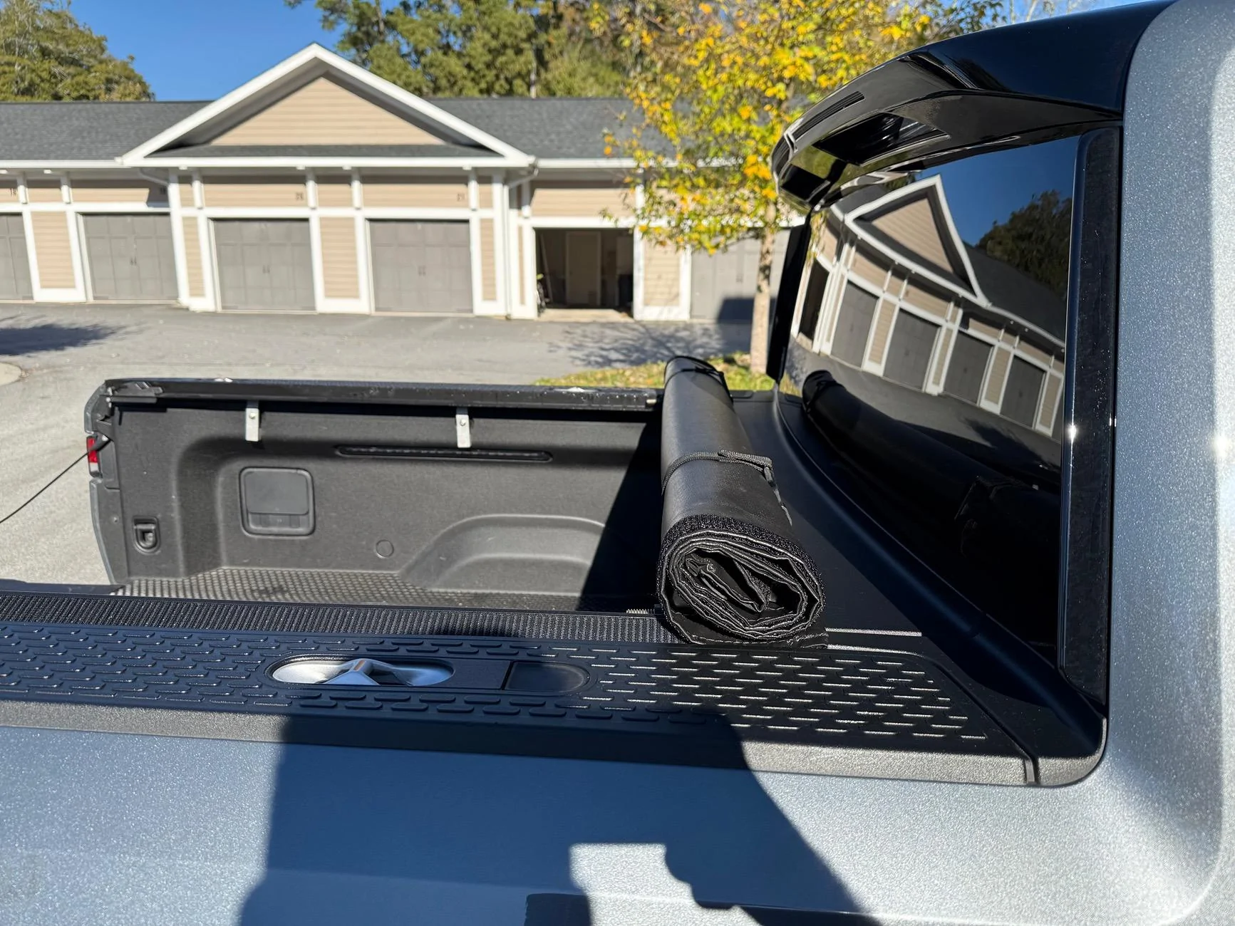 Rivian R1T R1S Tonneau Cover IMG_0222