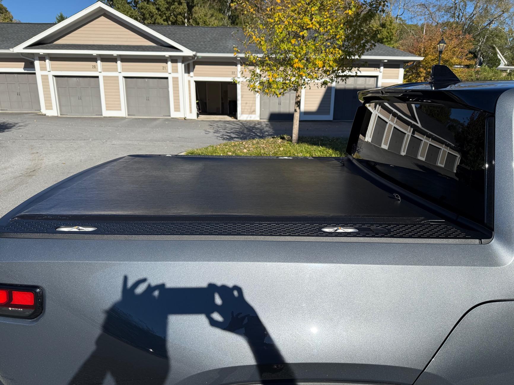 Rivian R1T R1S Tonneau Cover IMG_0217