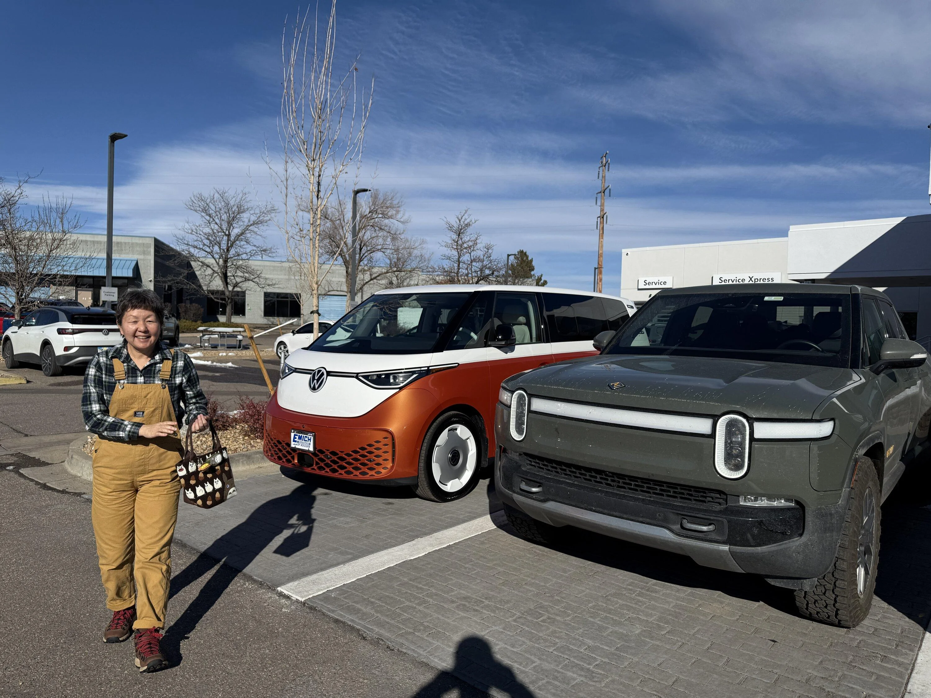 Rivian R1T R1S Finally saw an ID Buzz IMG_2332