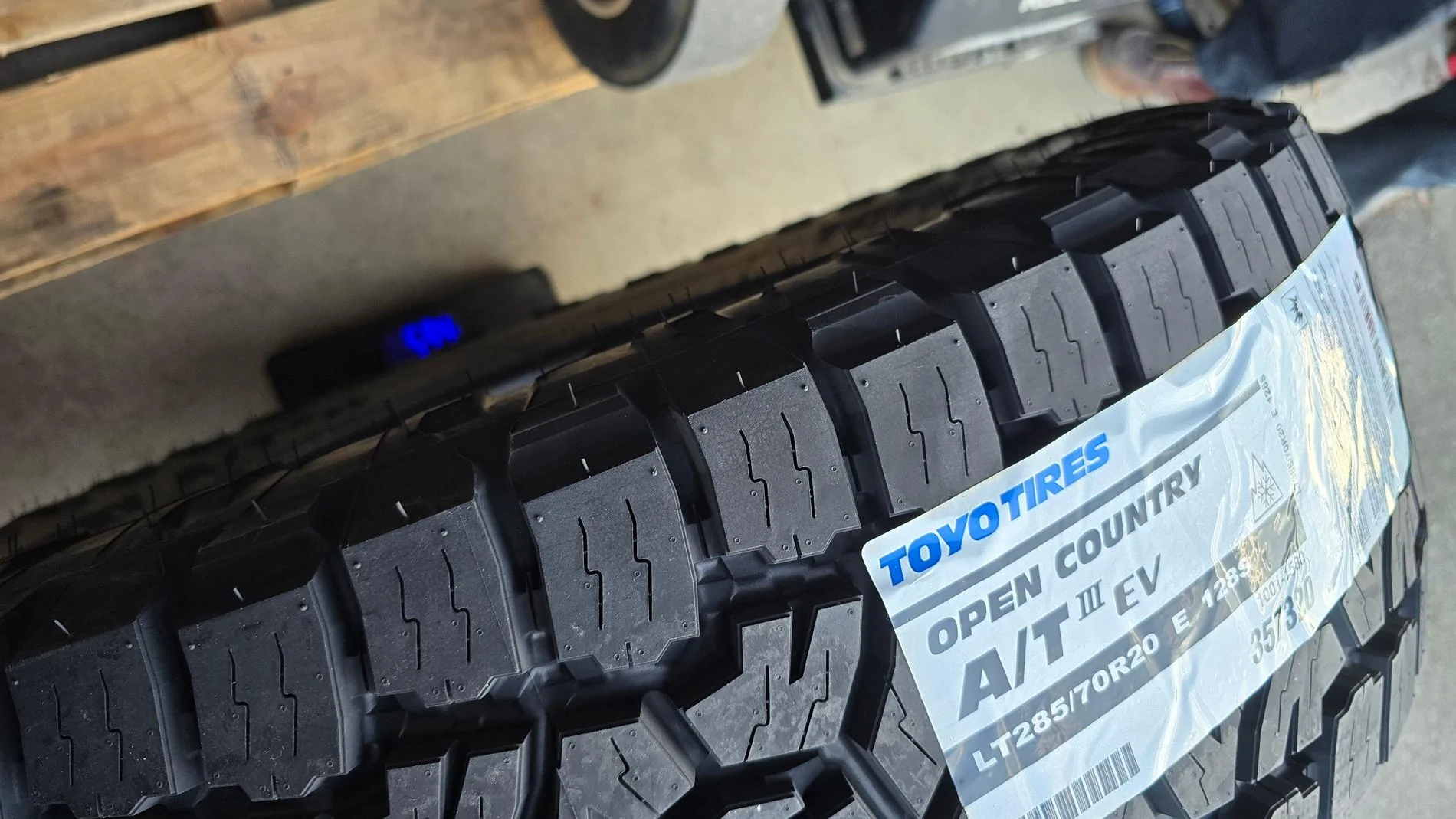 Rivian R1T R1S 285/70r20 Toyo ATIII EV going on R1T 20241202_160916