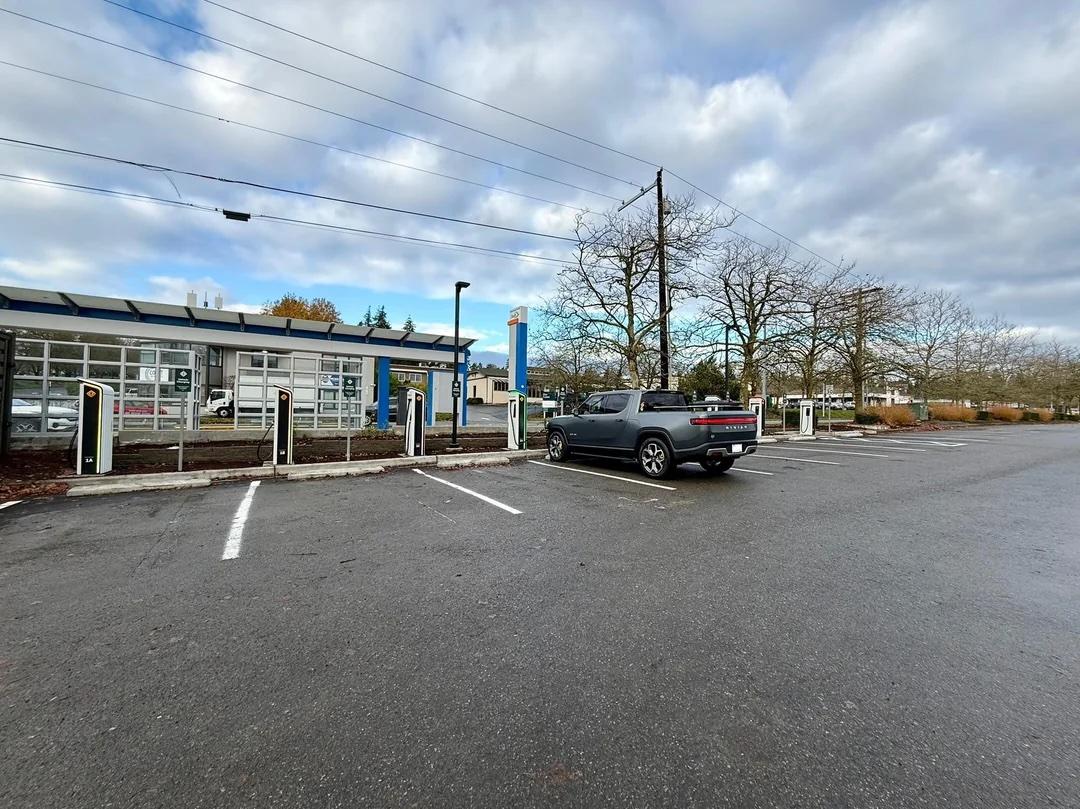 Rivian R1T R1S New RAN charging station in Lynnwood, WA now live lynnwood-wa-ran-station-is-officially-open-v0-21tbcirgfa3e1