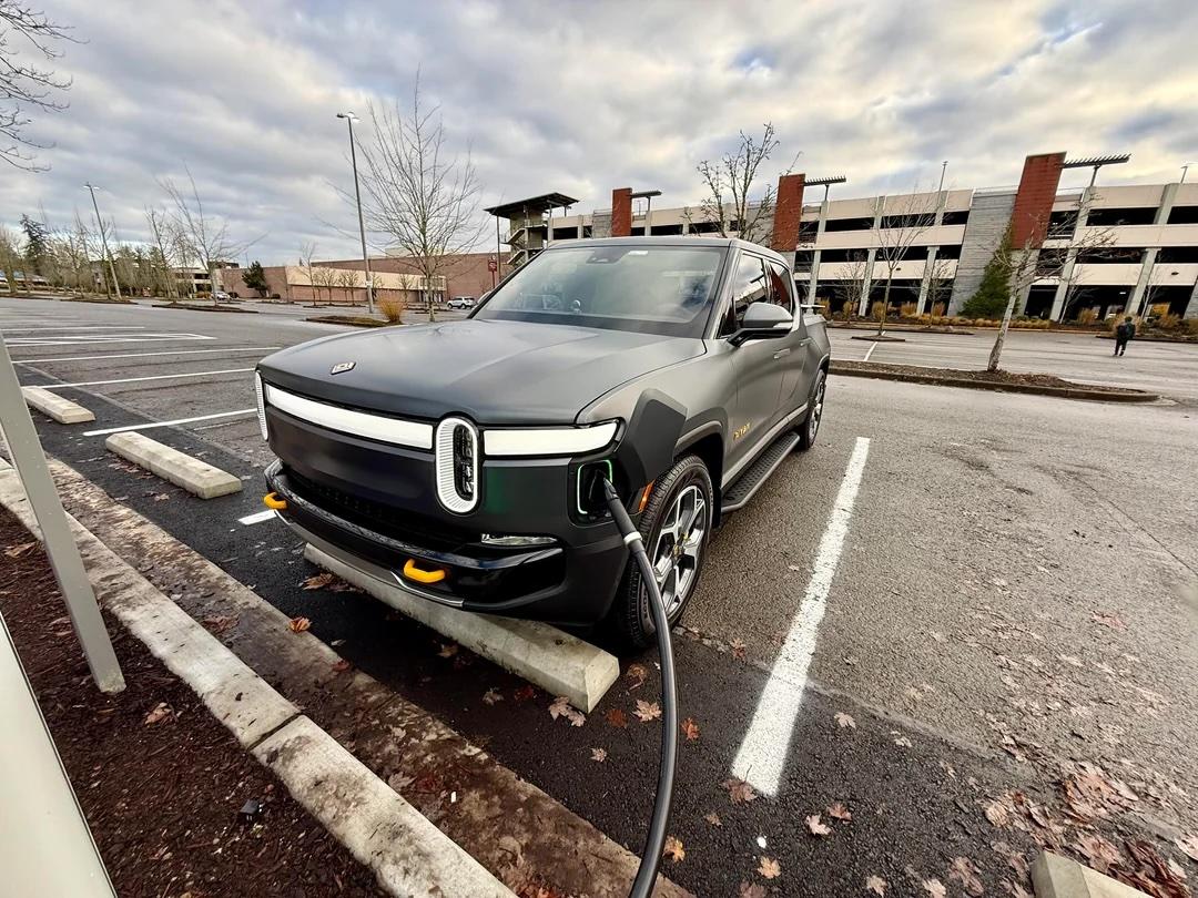 Rivian R1T R1S New RAN charging station in Lynnwood, WA now live lynnwood-wa-ran-station-is-officially-open-v0-hmioopqgfa3e1