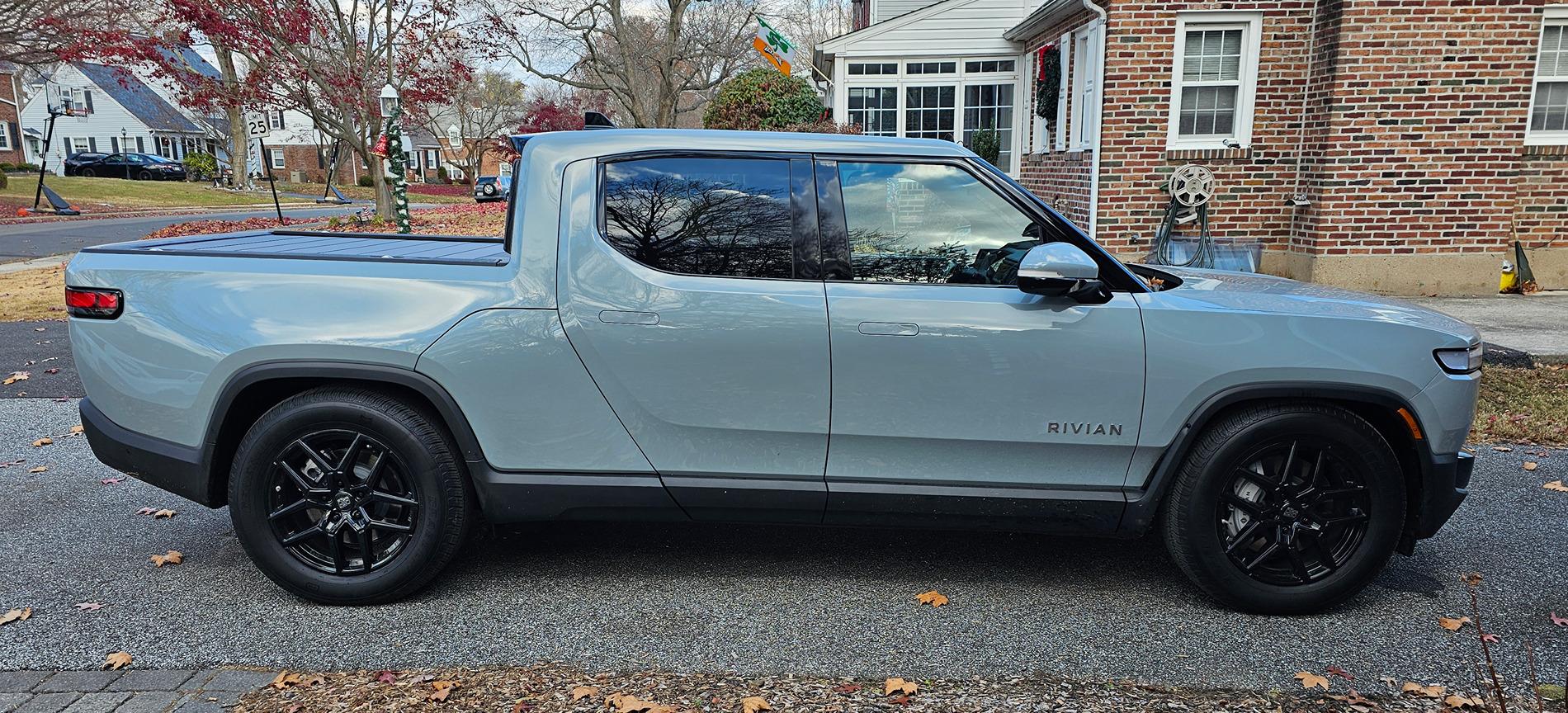 Rivian R1T R1S Bump & price reduction '24 R1T Adventure PDM Large Pack 20241203_134816