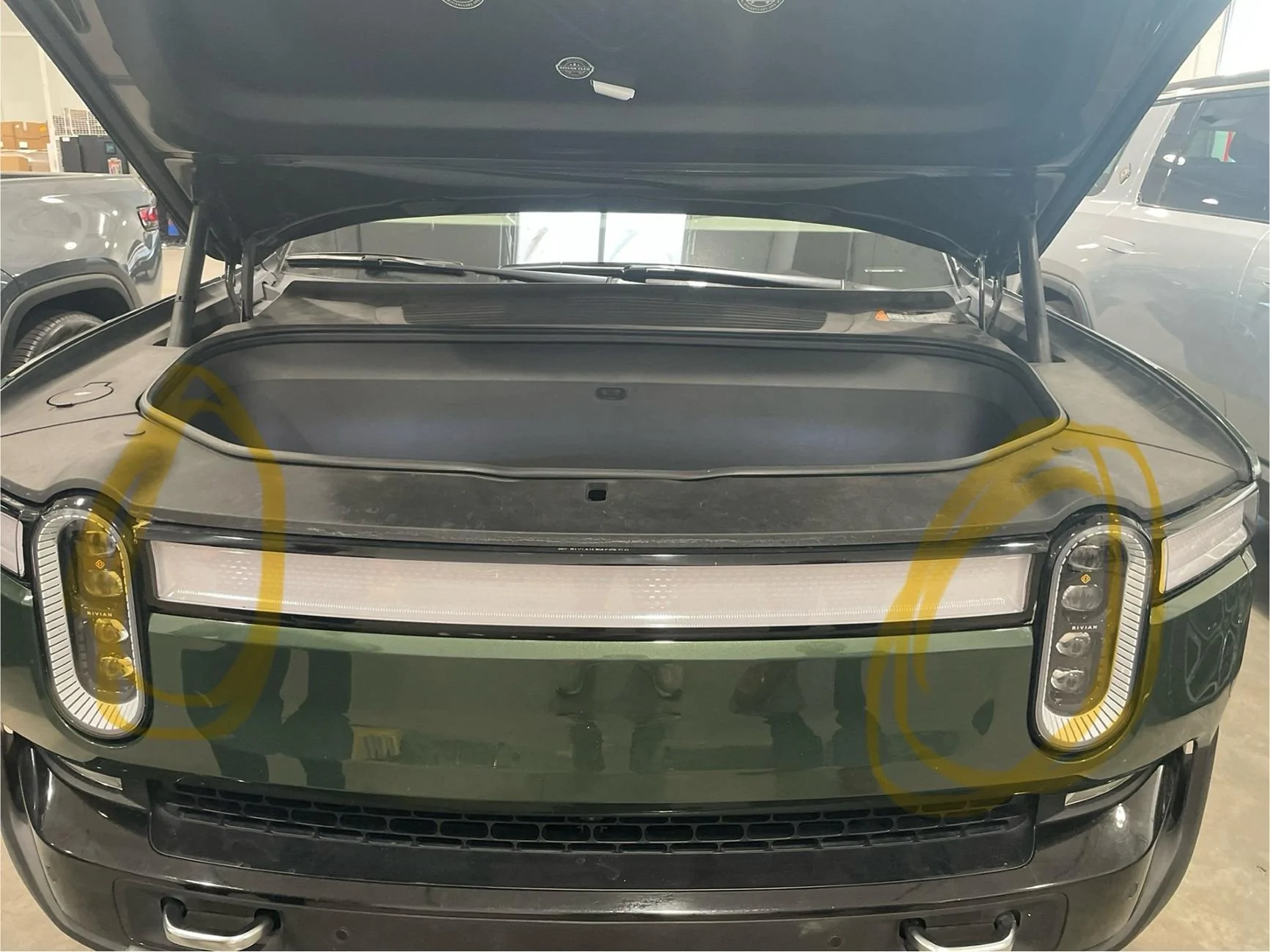 Rivian R1T R1S Gen 1 Lightbar cracking/chipping thumbnail_1000014080
