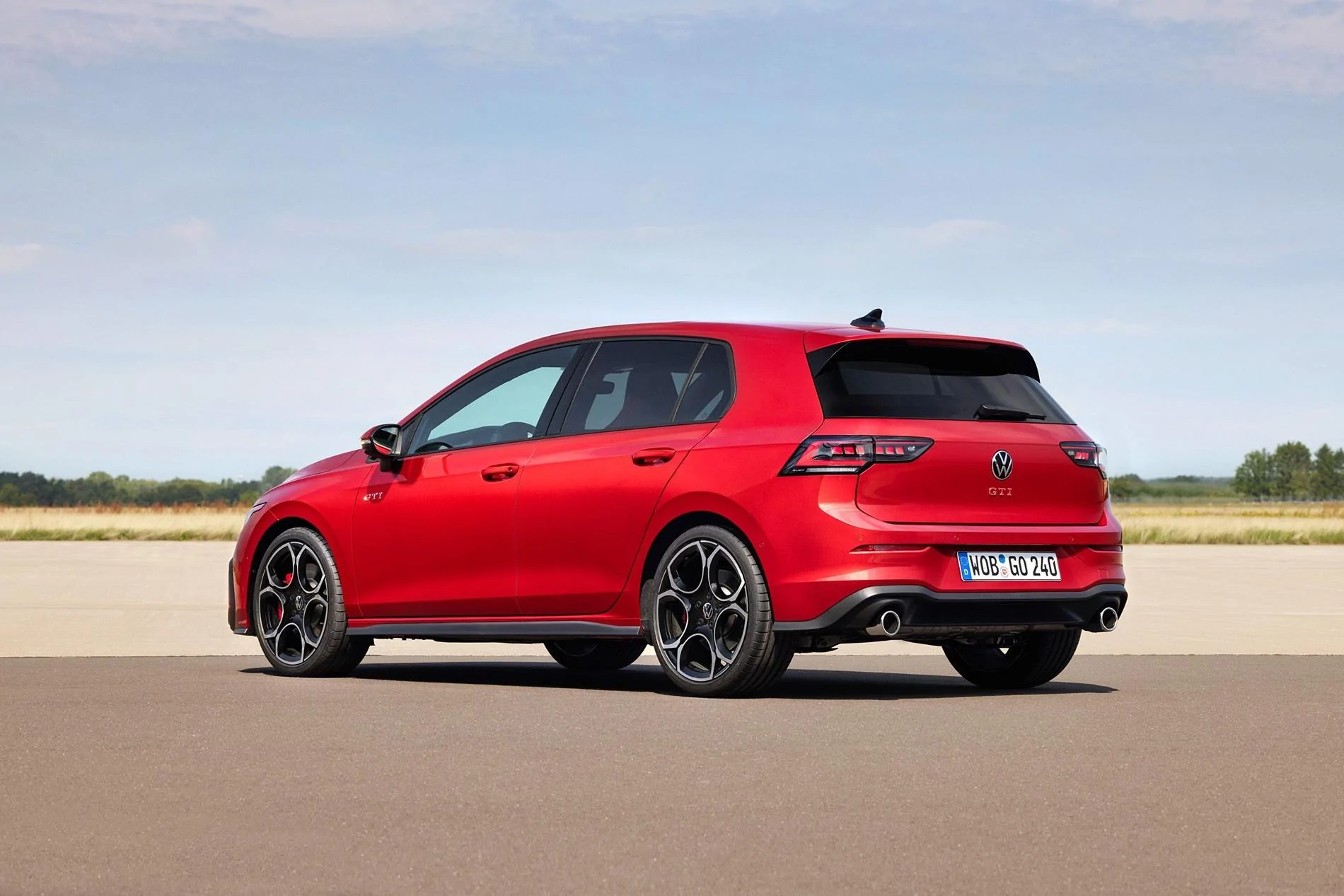 2025-volkswagen-golf-gti-exterior-102-65b00f2ed0566.webp