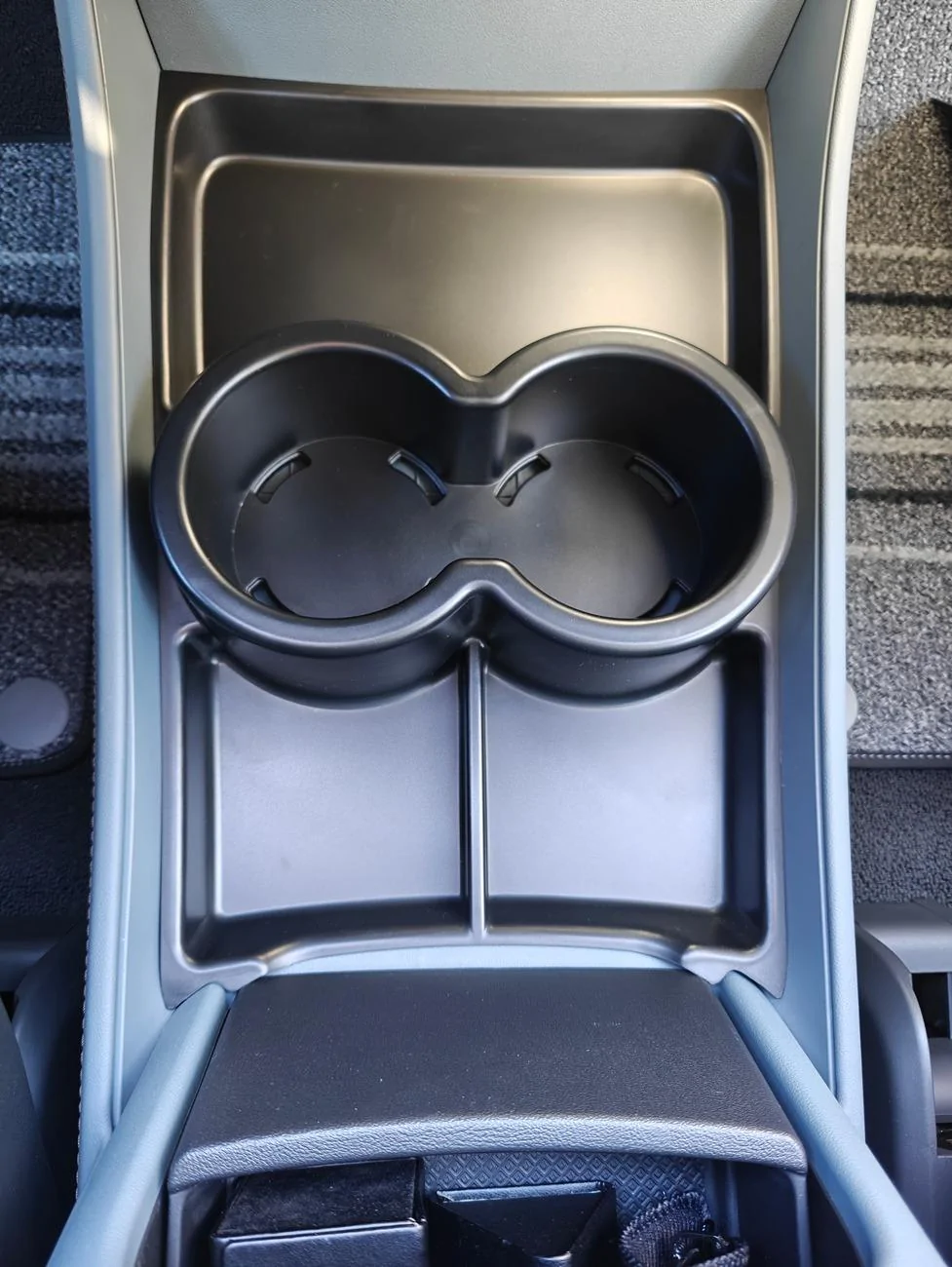 Rivian R1T R1S Console drawer won’t open with BestEVmod cup holder R1S-Gen2_storage-2