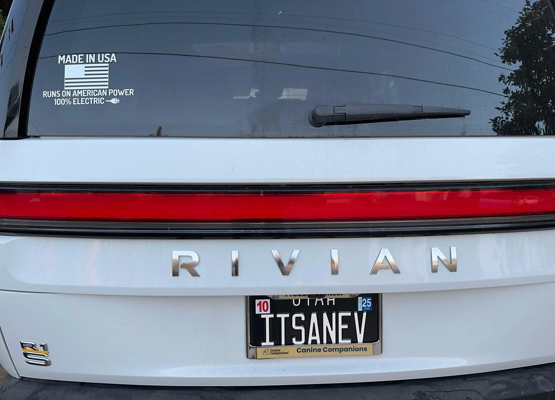 Rivian R1T R1S "So What Kind of Car is That?" 1733531011082-pj