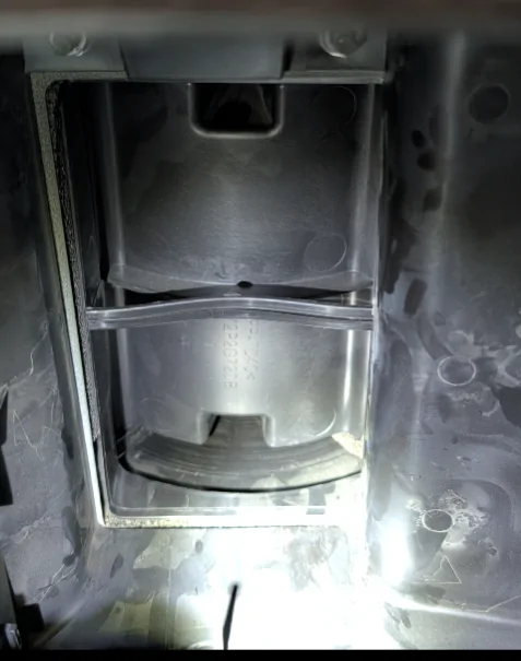 Rivian R1T R1S Smelly A/C? 1000001429