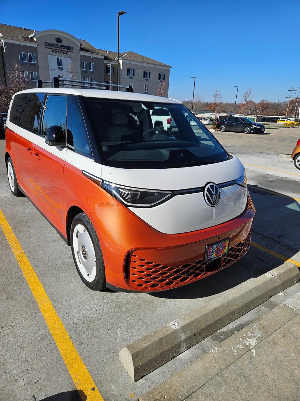 Rivian R1T R1S Finally saw an ID Buzz 1000004762