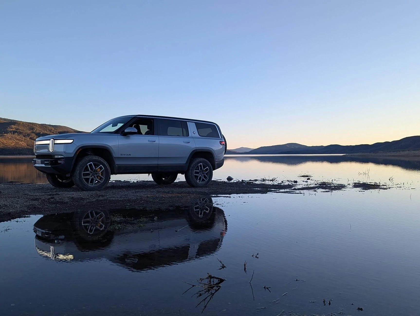 Rivian R1T R1S Mendocino National Forest Overnight R1S Camping (2h North of San Francisco) PXL_20241206_001627483
