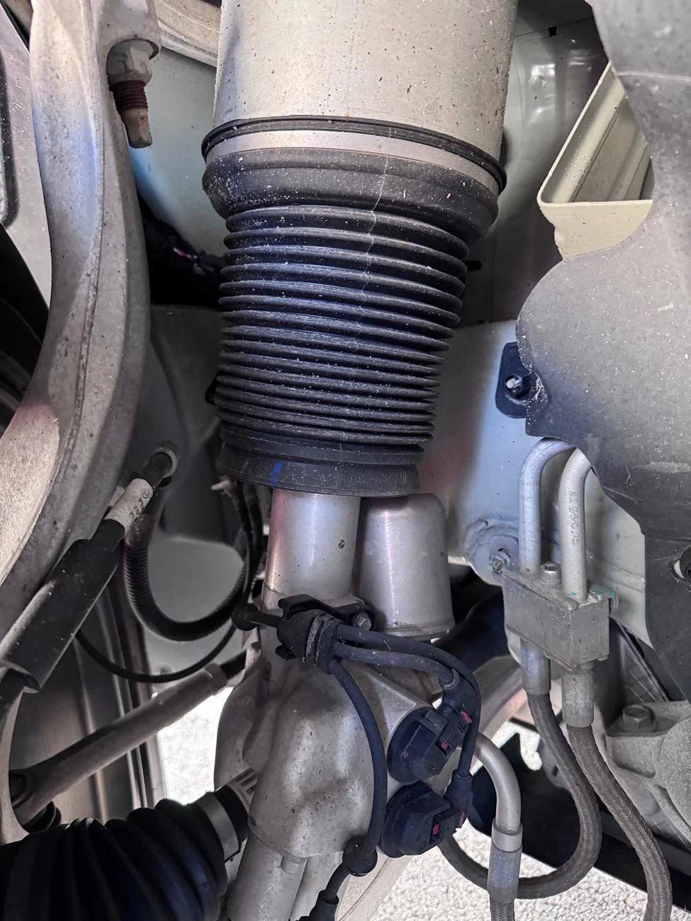 Rivian R1T R1S Gen 1 Rolling Suspension changes IMG_4265