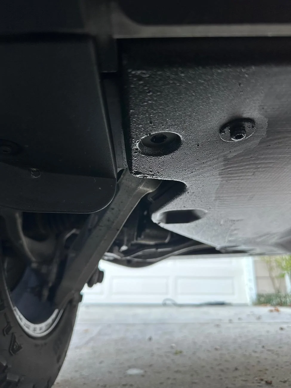 Rivian R1T R1S Service Air Suspension Soon warning, leaking suspension fluid IMG_1722