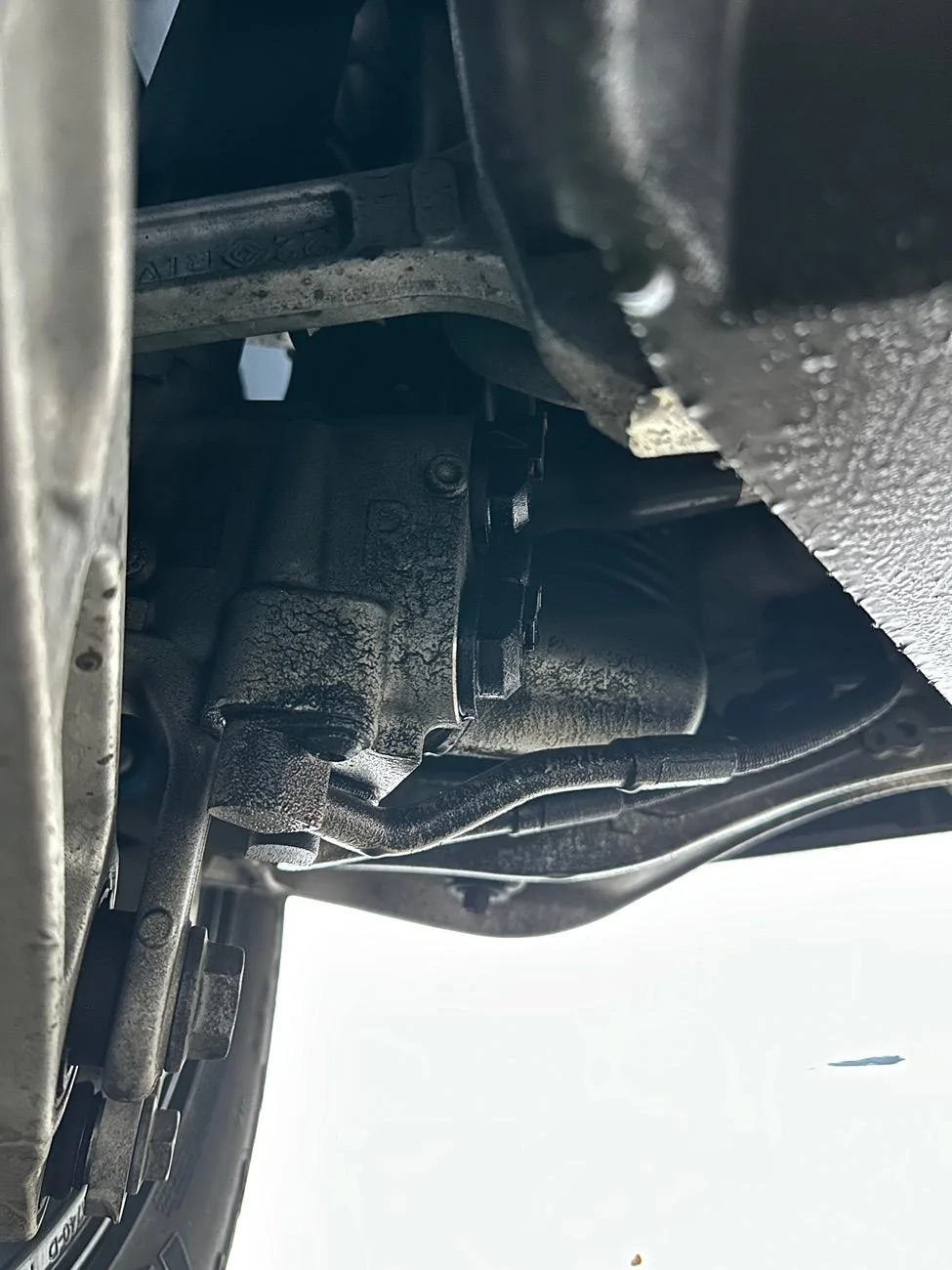 Rivian R1T R1S Service Air Suspension Soon warning, leaking suspension fluid IMG_1723