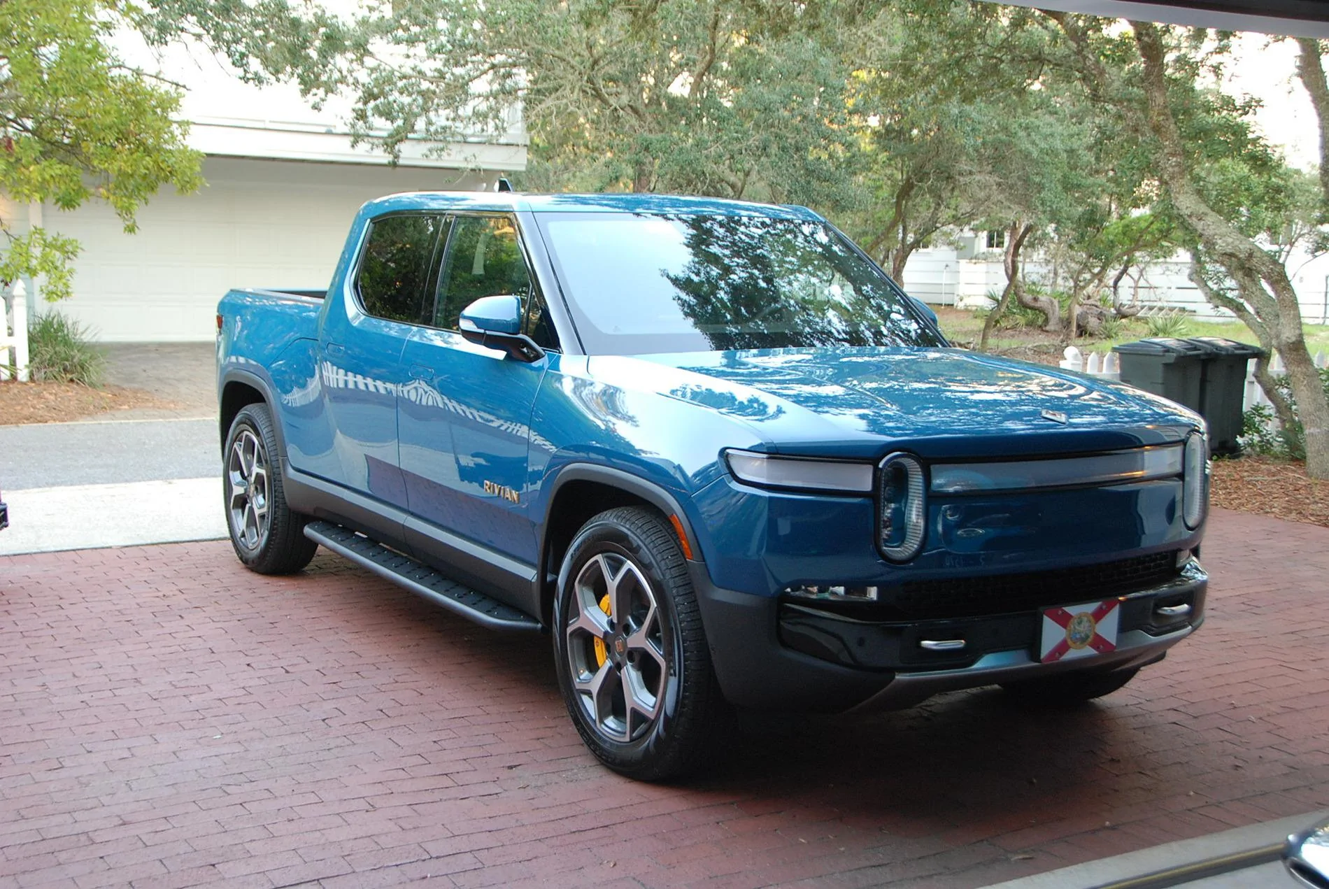 Rivian R1T R1S New R1T TriMax in my garage DSC_0052
