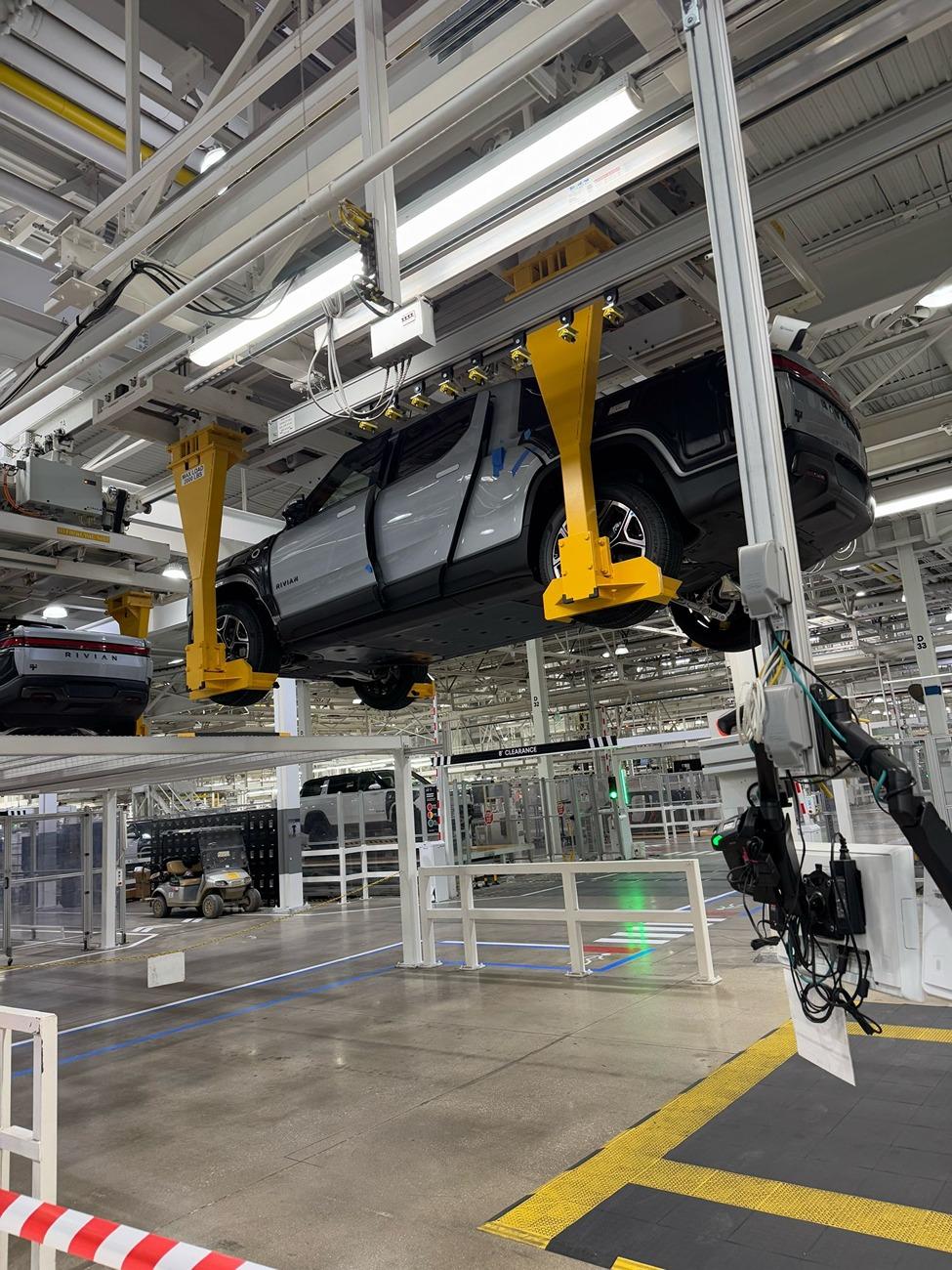 Rivian R1T R1S Factory tour look: Ascend RDU, Gen 2 parts, battery packs, EDV & more -- AMA GeUAx4xWcAAHX_C