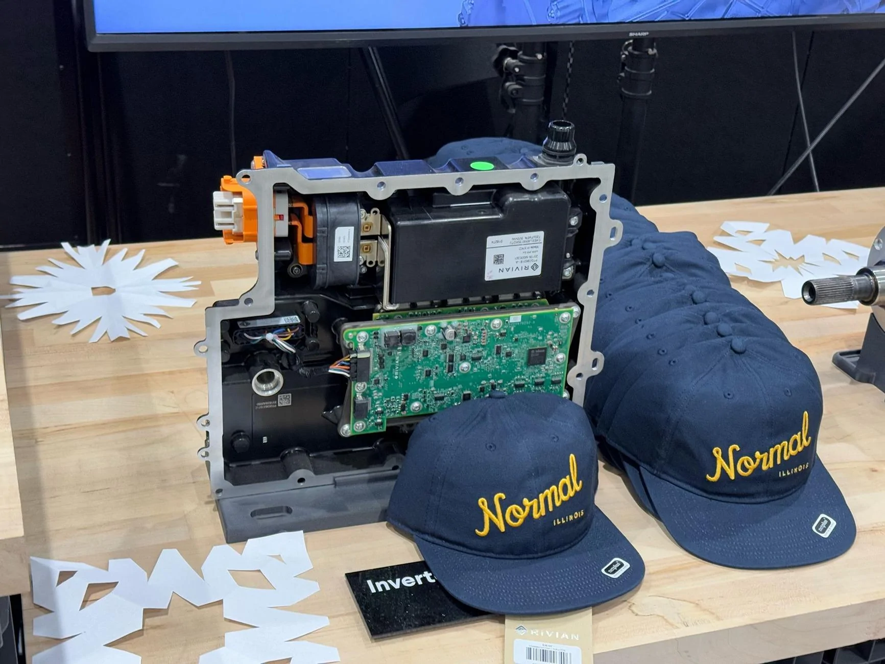 Rivian R1T R1S Factory tour look: Ascend RDU, Gen 2 parts, battery packs, EDV & more -- AMA GeUCHrRWYAAA28X