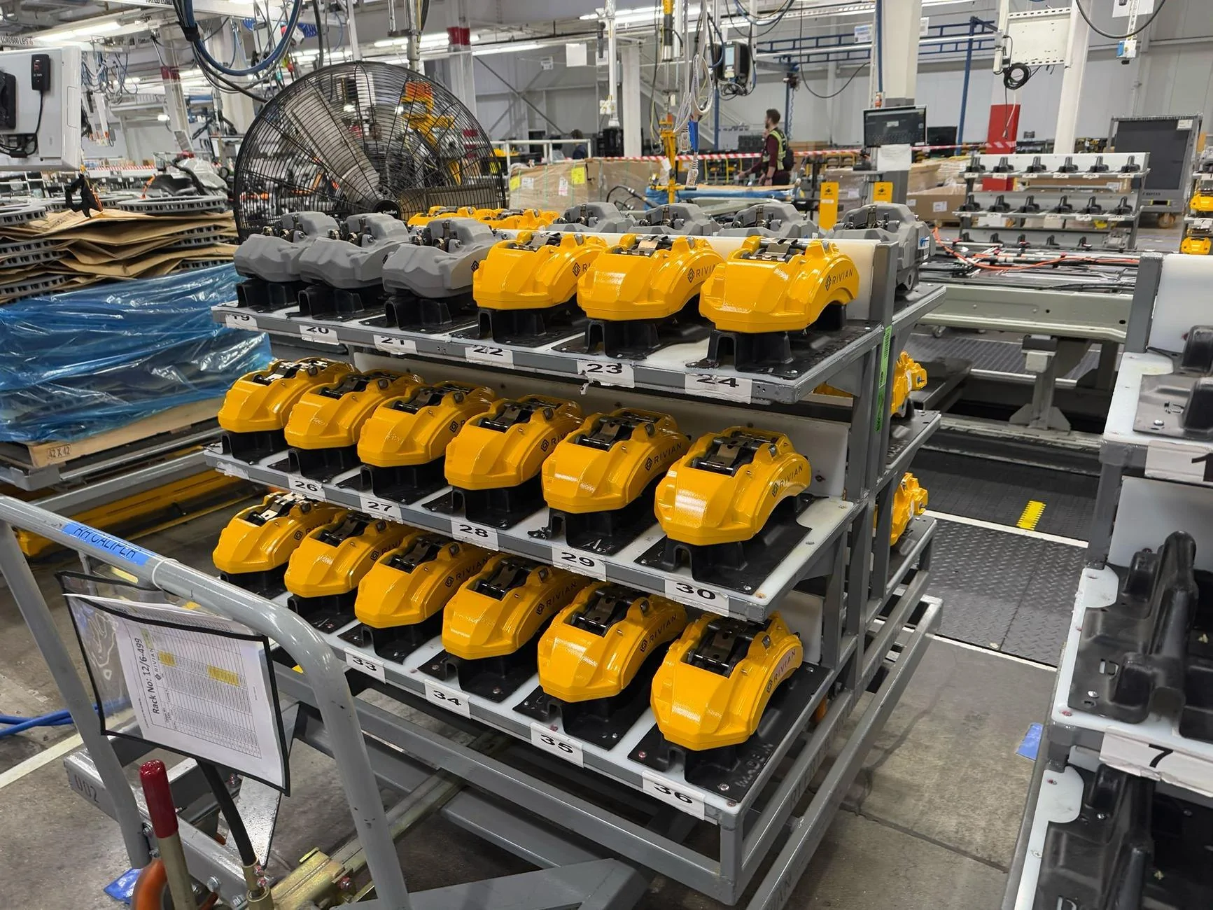 Rivian R1T R1S Factory tour look: Ascend RDU, Gen 2 parts, battery packs, EDV & more -- AMA GeT4uepWMAAyWFA