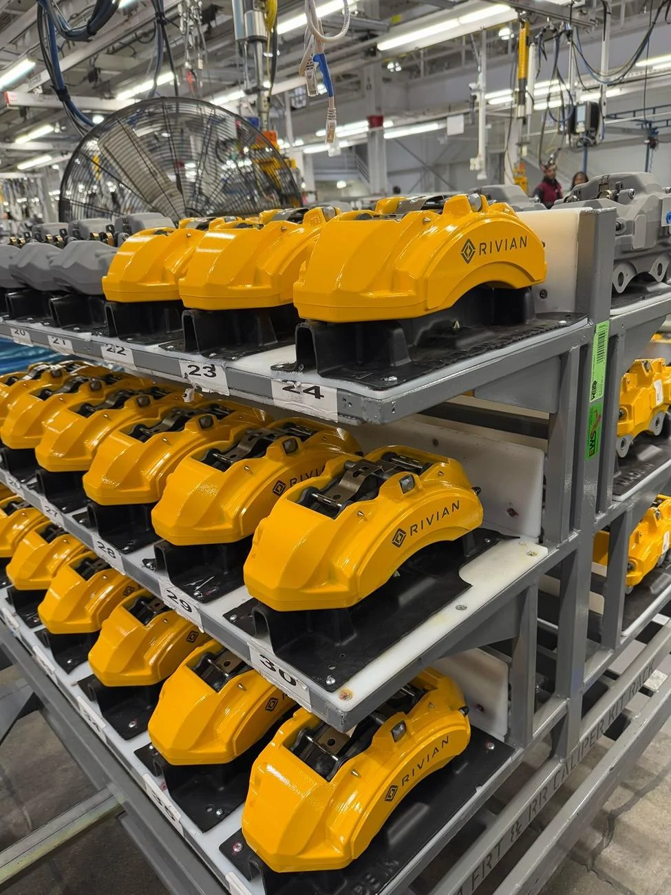 Rivian R1T R1S Factory tour look: Ascend RDU, Gen 2 parts, battery packs, EDV & more -- AMA GeT4uM_WMAAyMQr