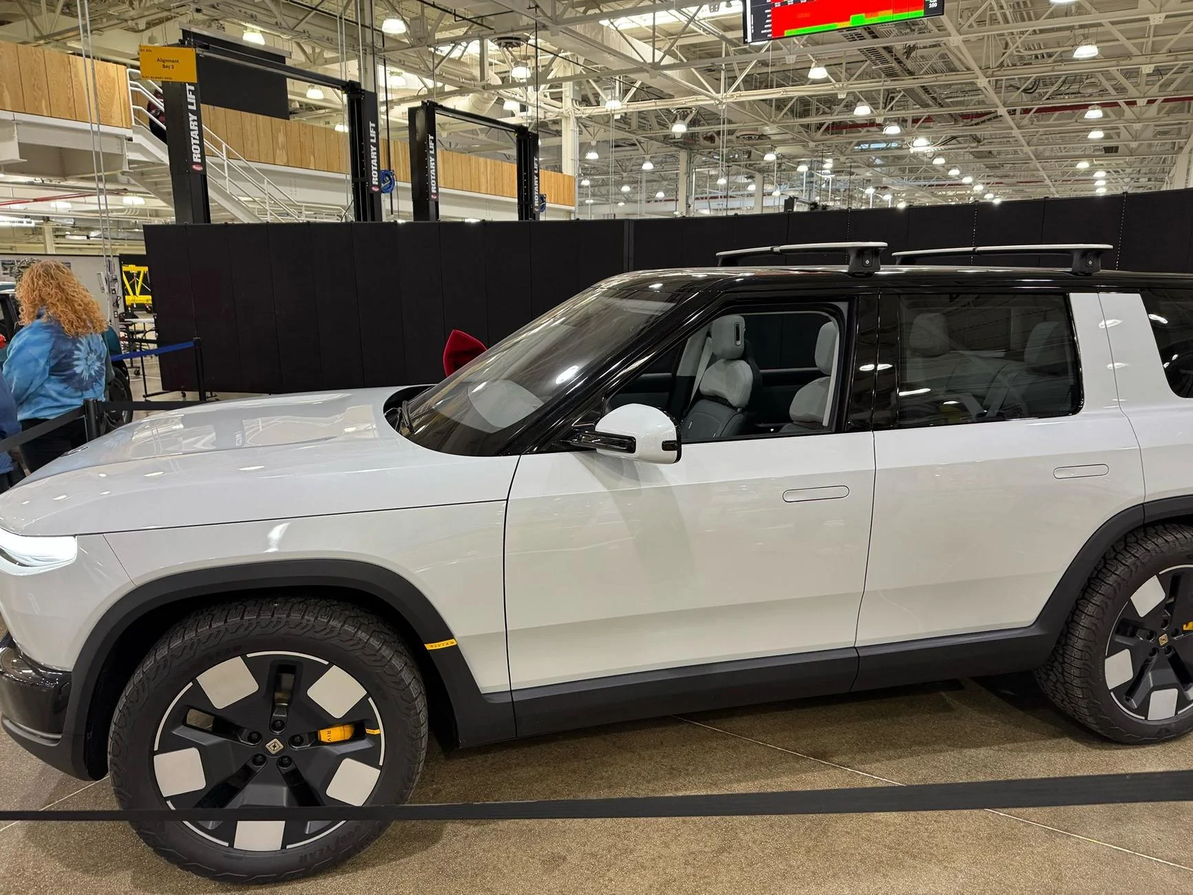 Rivian R1T R1S Factory tour look: Ascend RDU, Gen 2 parts, battery packs, EDV & more -- AMA GeT1jr9XsAAXE4G