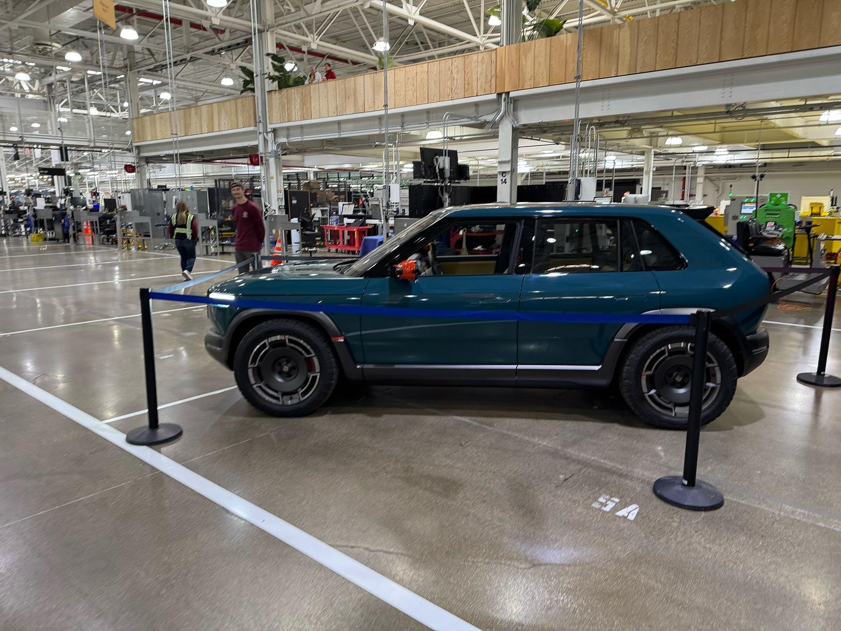 Rivian R1T R1S Factory tour look: Ascend RDU, Gen 2 parts, battery packs, EDV & more -- AMA GeT1kAnW0AAZZcq
