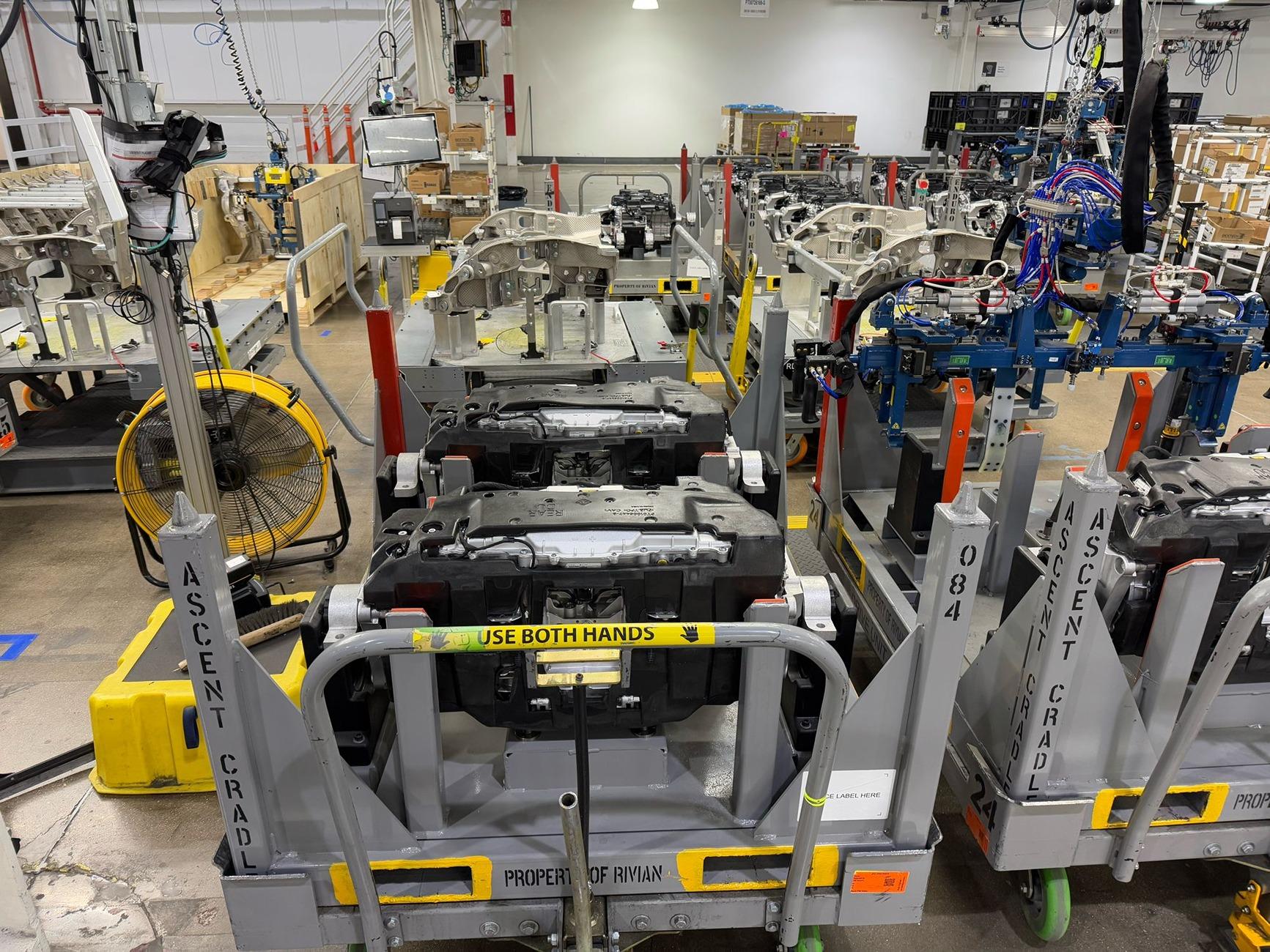 Rivian R1T R1S Factory tour look: Ascend RDU, Gen 2 parts, battery packs, EDV & more -- AMA GeTsv-yWEAEe2dZ