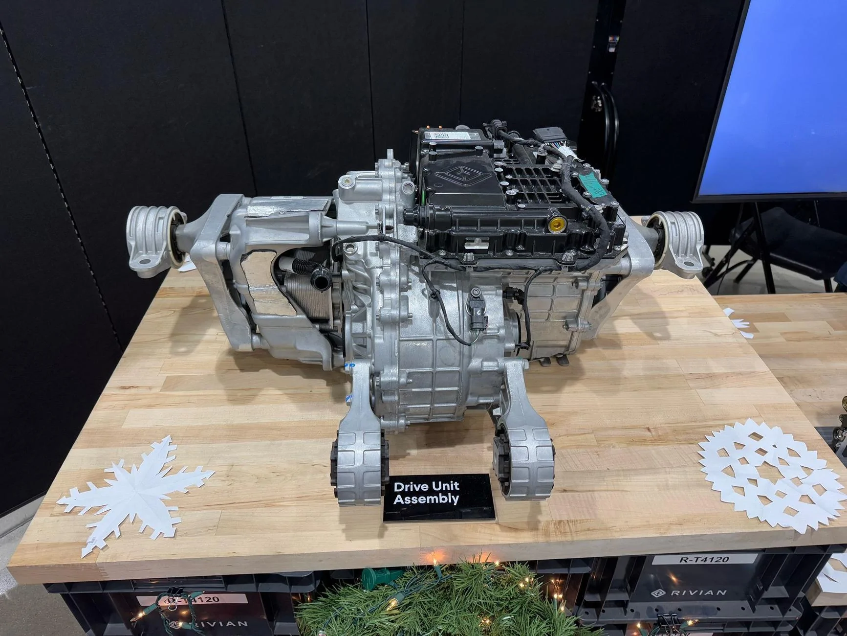 Rivian R1T R1S Factory tour look: Ascend RDU, Gen 2 parts, battery packs, EDV & more -- AMA GeUCHGwW4AAgOuc