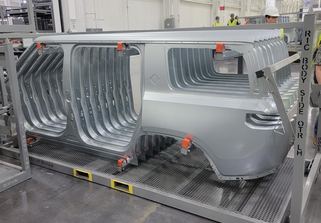 Rivian R1T R1S Factory tour look: Ascend RDU, Gen 2 parts, battery packs, EDV & more -- AMA 1734389211151-ay