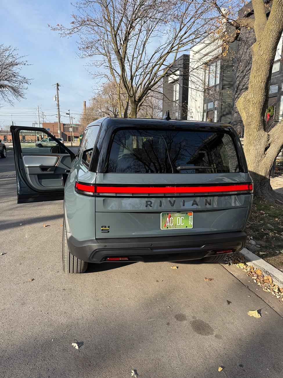 Rivian R1T R1S Gen1 to Gen2 Upgrade - R1S Storm Blue, Slate Sky, 22" Sport Dark IMG_1558
