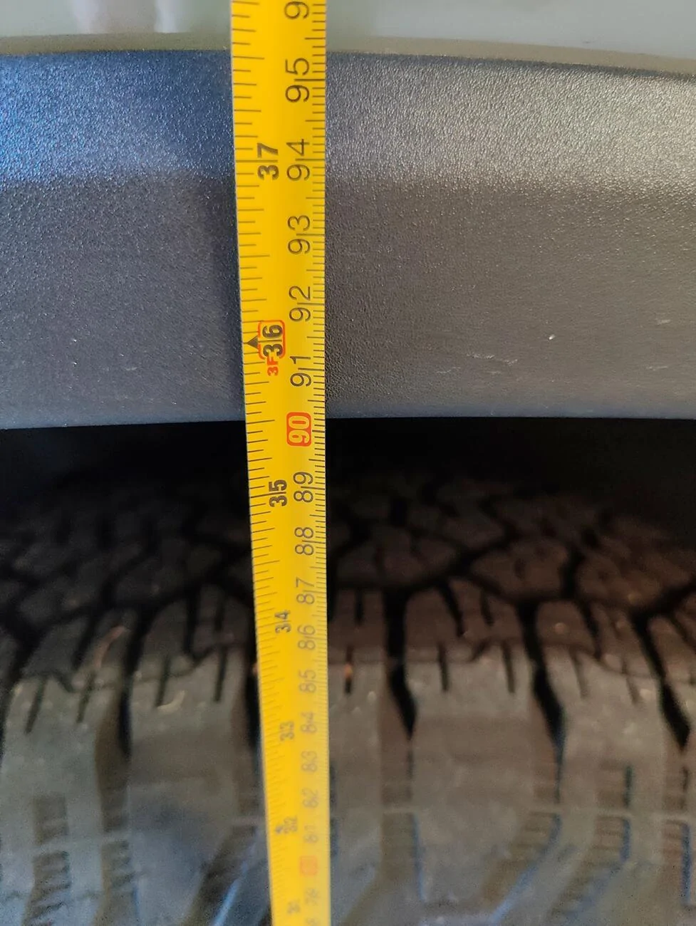 Rivian R1T R1S Suspension heigh difference between the wheels - what is considered normal? 1734643285753-vm