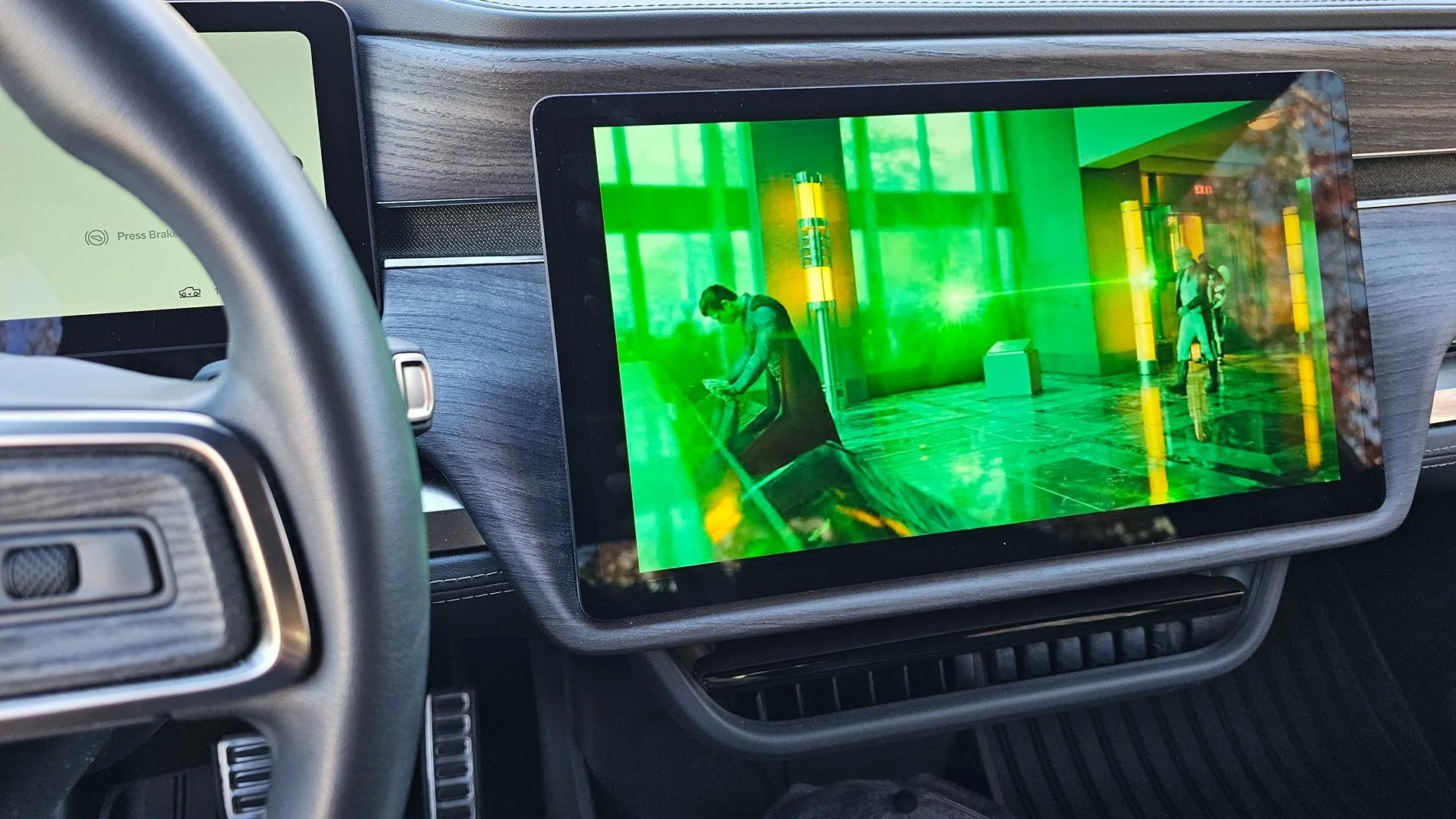 Rivian R1T R1S Video: Google Cast in action (from new Rivian update) 20241219_132905
