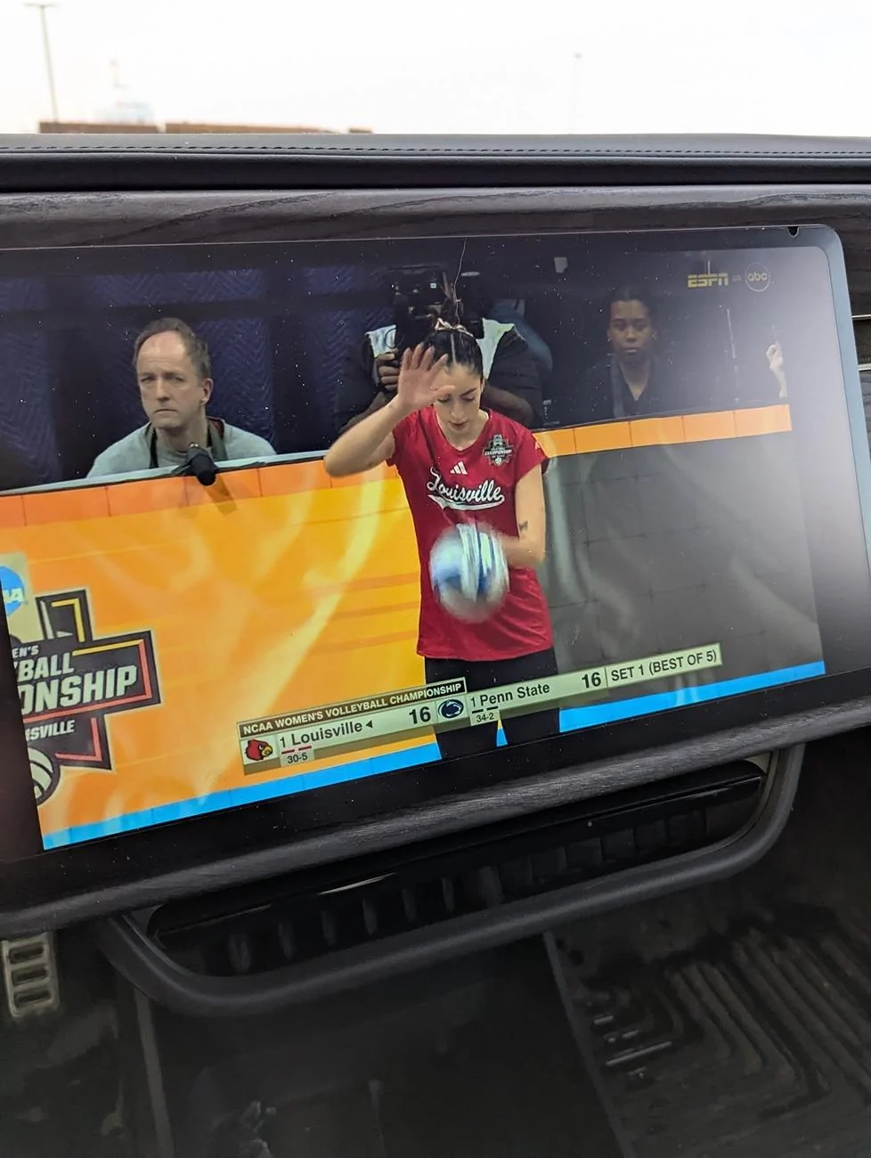 Rivian R1T R1S Video: Google Cast in action (from new Rivian update) PXL_20241222_204258072