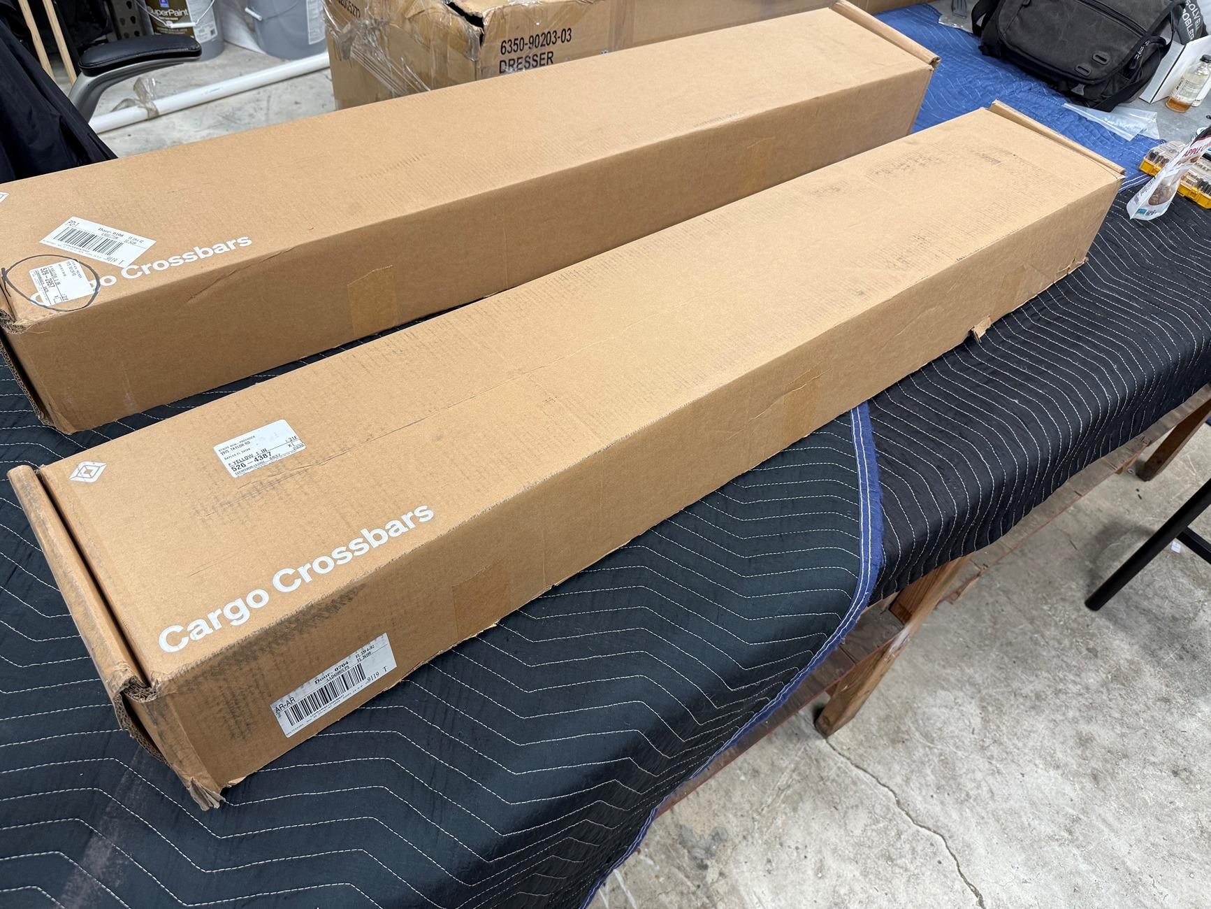 Rivian R1T R1S OEM Silver Crossbars s crossbars1