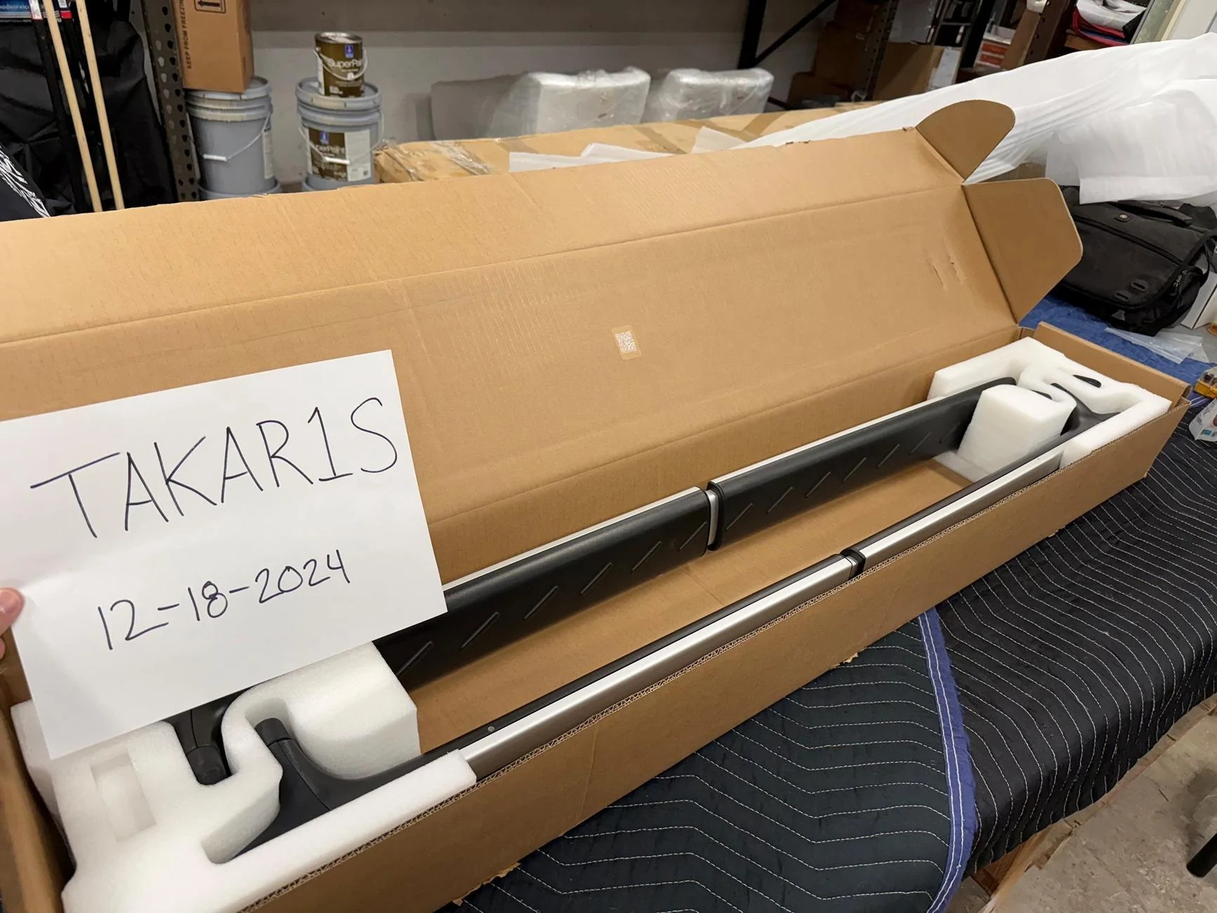 Rivian R1T R1S OEM Silver Crossbars s crossbars2