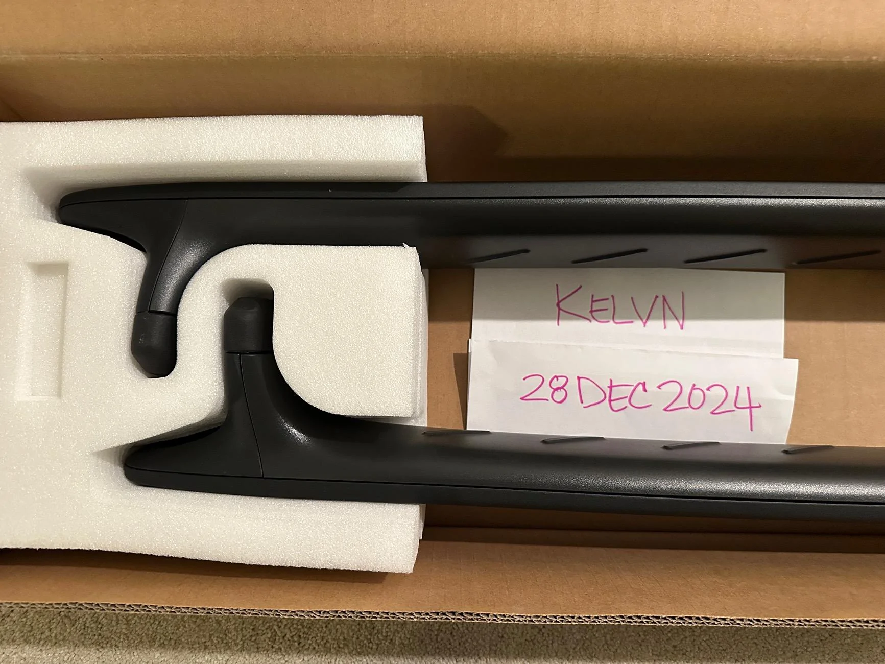 Rivian R1T R1S OEM Dark Crossbars - For Sale IMG_7721