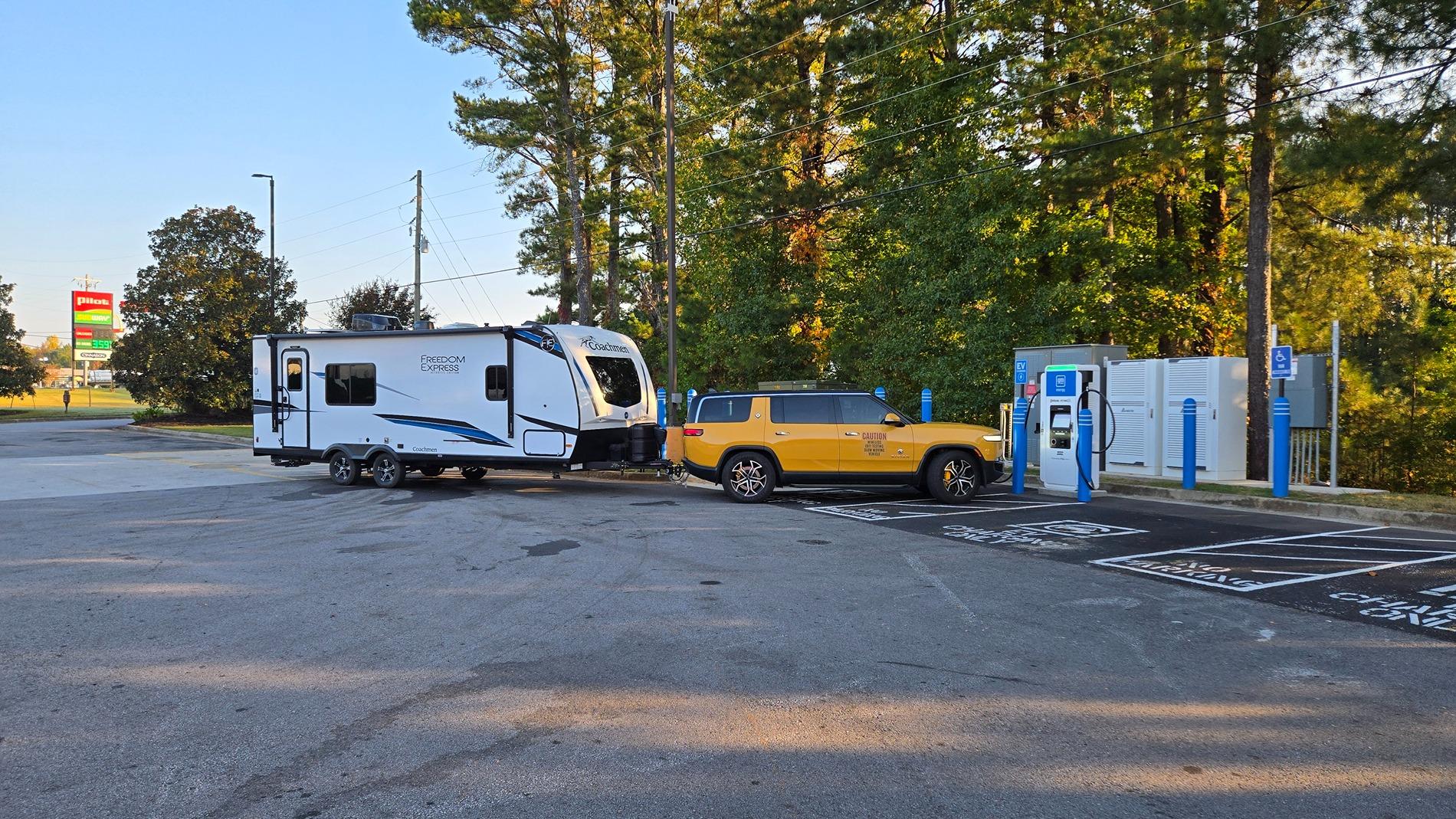 Rivian R1T R1S ? COMPASS YELLOW R1S  Photos 20241029_090857