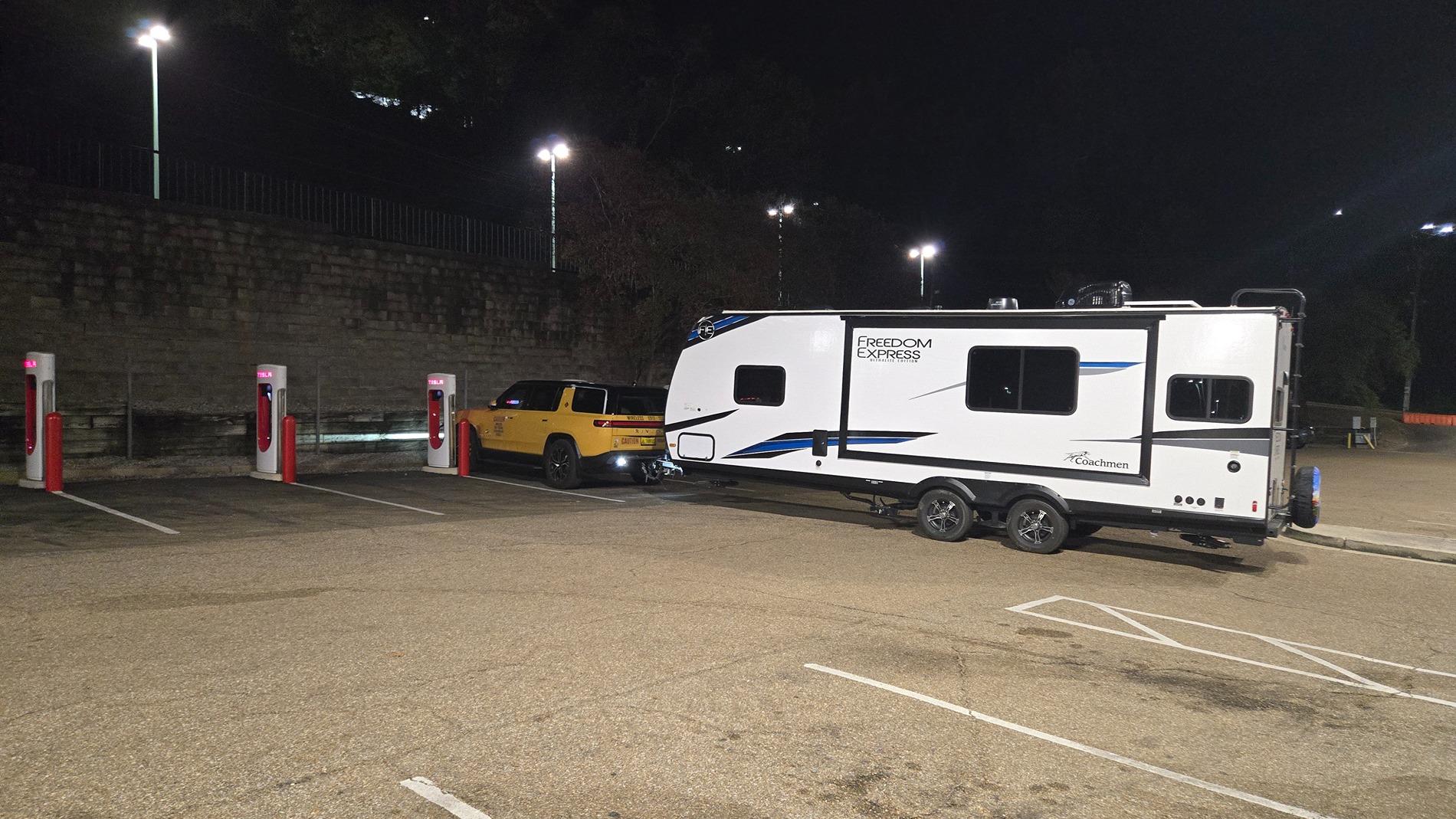 Rivian R1T R1S ? COMPASS YELLOW R1S  Photos 20241029_211510