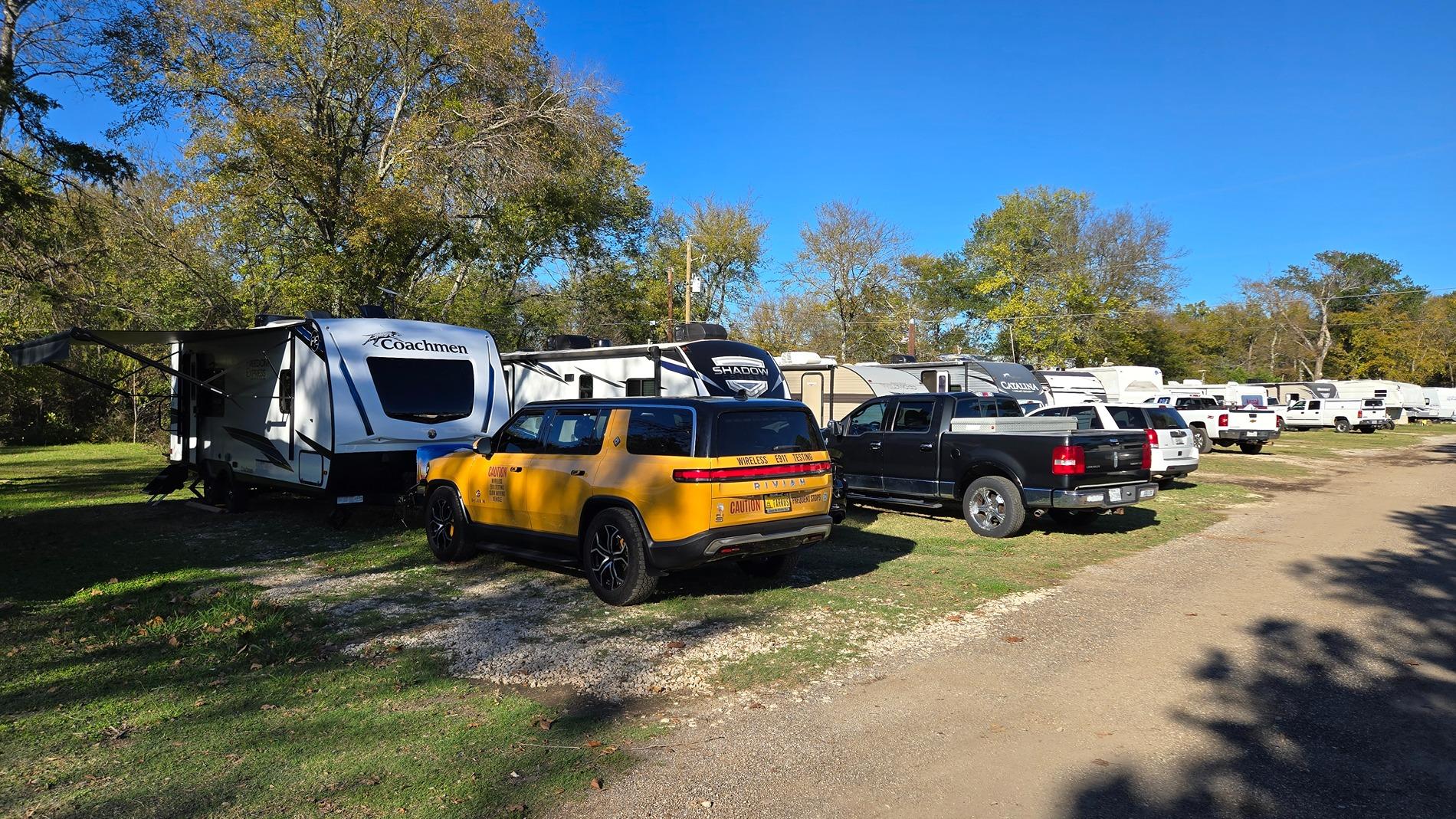 Rivian R1T R1S ? COMPASS YELLOW R1S  Photos 20241121_145947