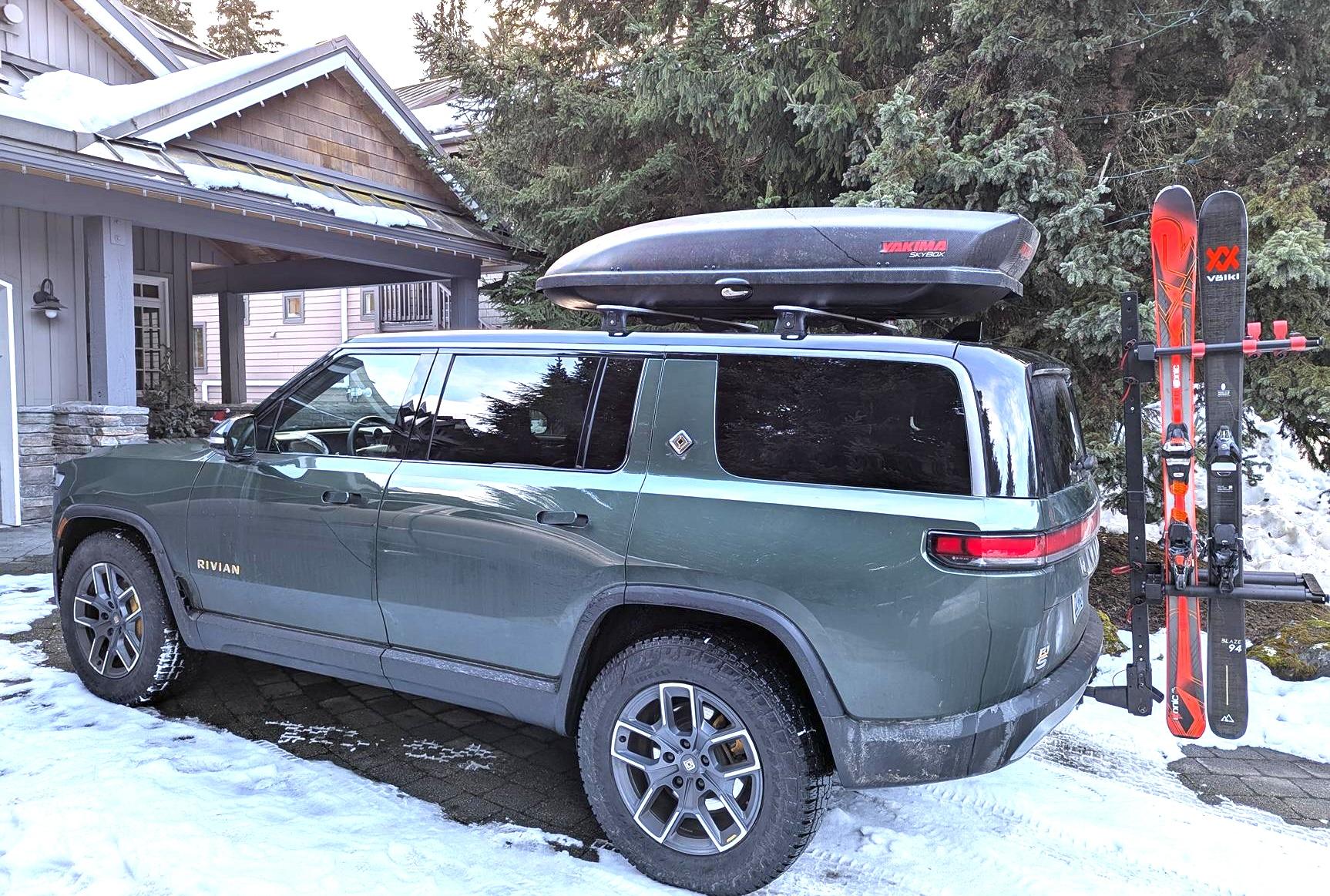 Rivian R1T R1S Better than expected efficiency - rooftop box & ski rack on R1S (Gen 1) 1000009364
