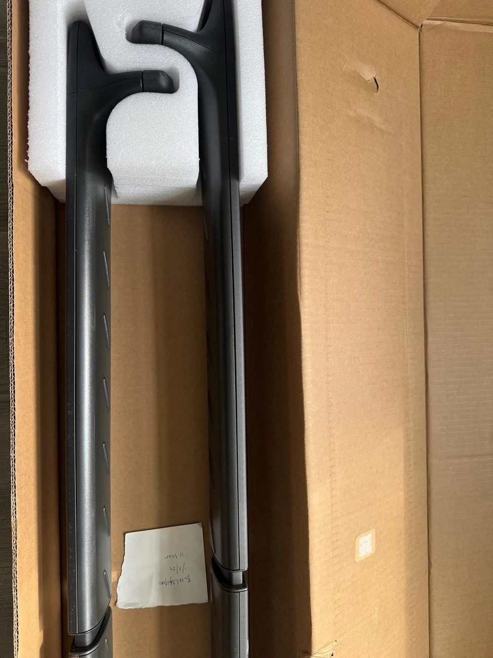 Rivian R1T R1S FS - New OEM Black Crossbars IMG_4624