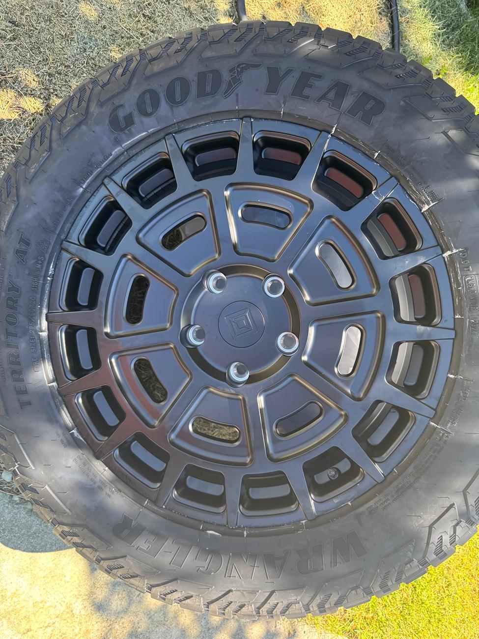 Rivian R1T R1S 21" tire -> winter 20" tire while keeping 21" spare tire IMG_4611