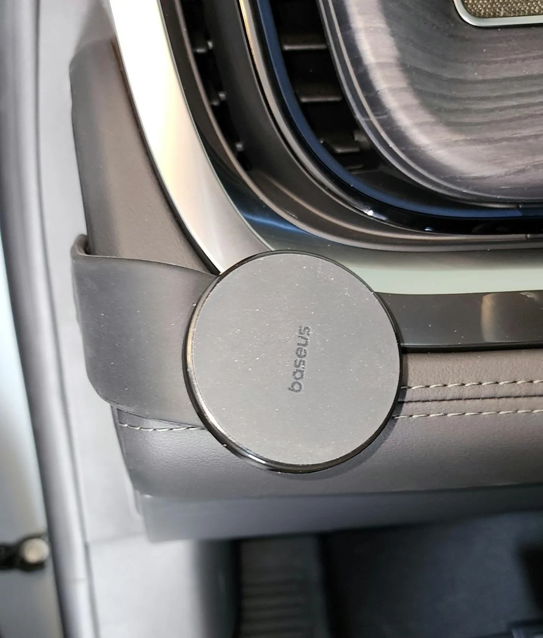 Rivian R1T R1S Affordable Semi-DIY Phone Mount R1T_DIY_PhoneMount_1