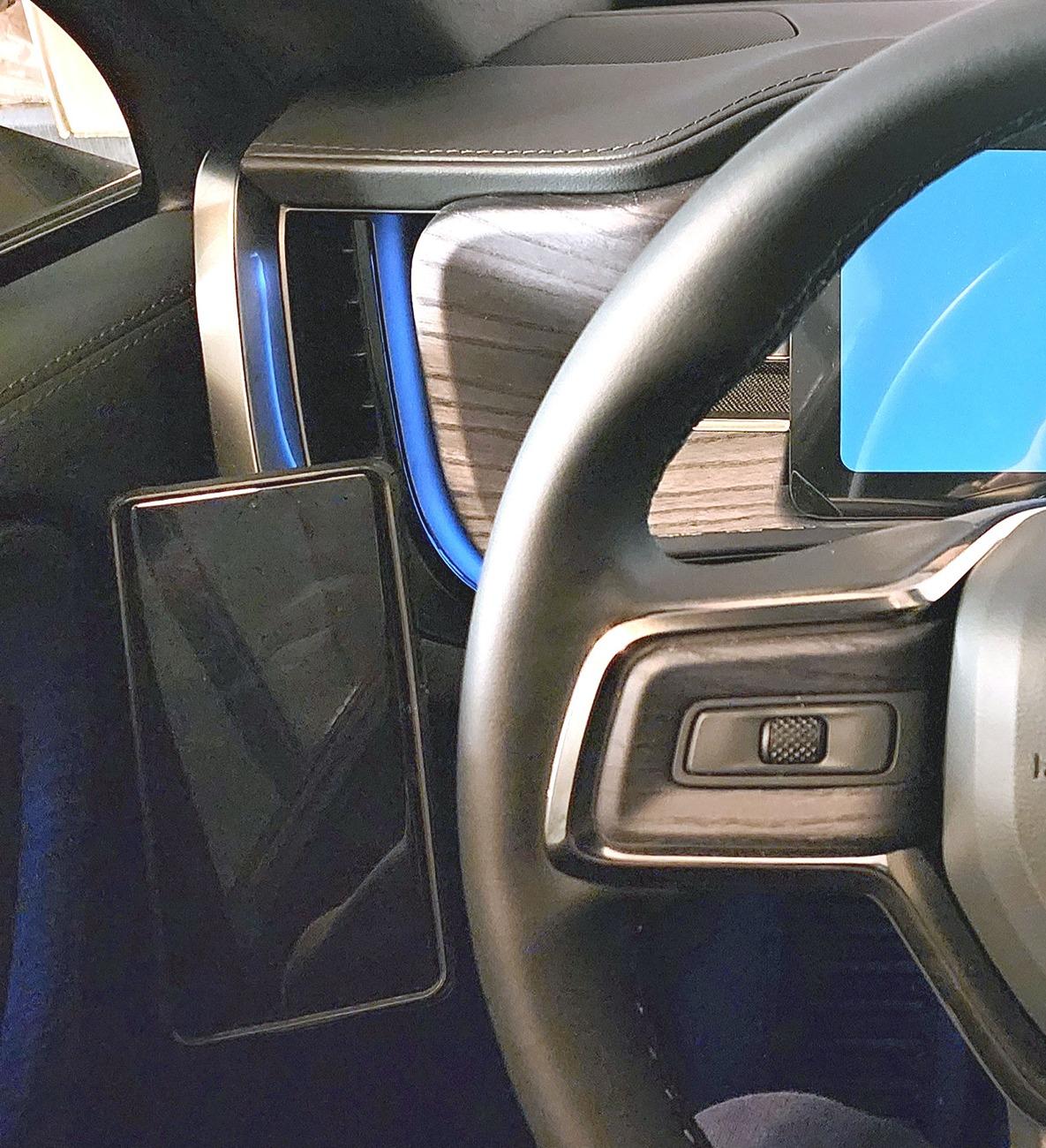 Rivian R1T R1S Affordable Semi-DIY Phone Mount R1T_DIY_PhoneMount_4