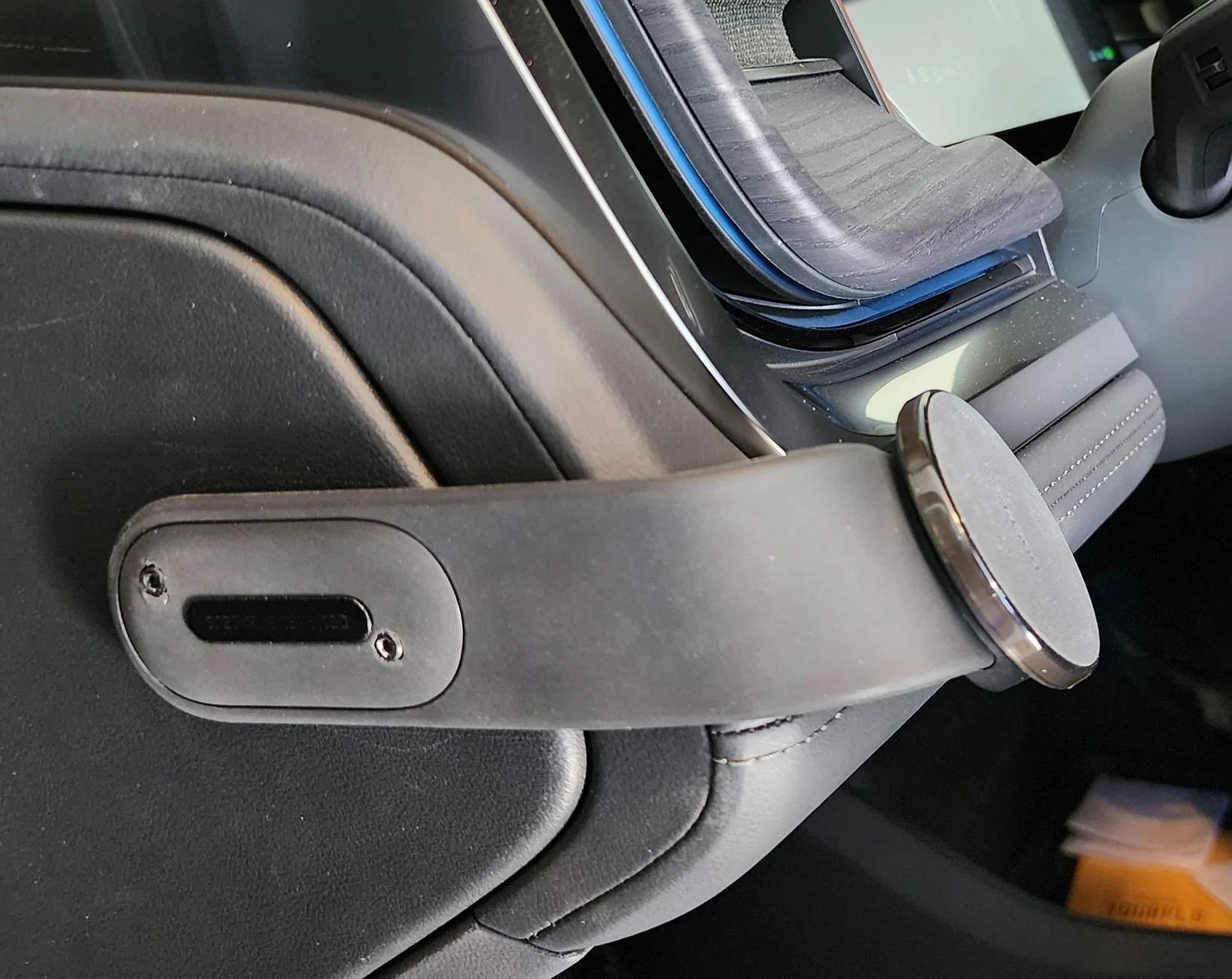 Rivian R1T R1S Affordable Semi-DIY Phone Mount R1T_DIY_PhoneMount_2