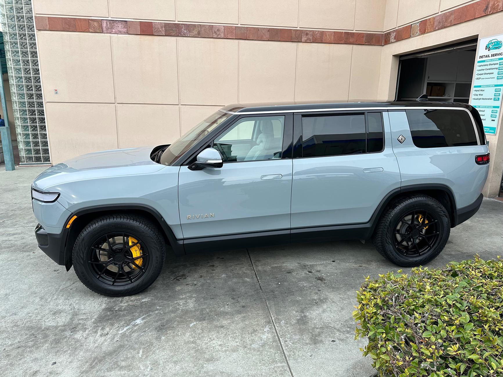 Rivian R1T R1S New Atomic Wheels AWZZ on my R1S IMG_5949
