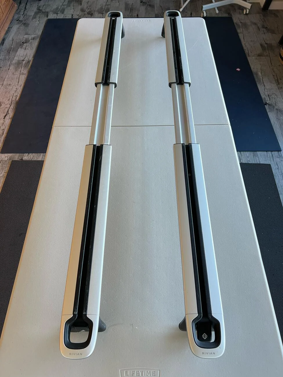 Rivian R1T R1S Used Silver Crossbars IMG_8486