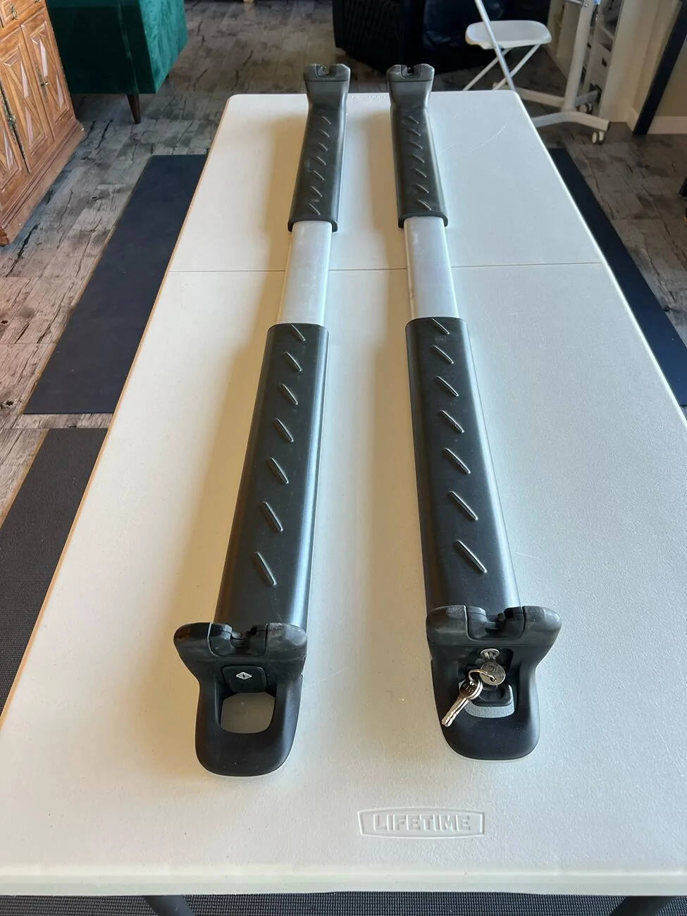 Rivian R1T R1S Used Silver Crossbars IMG_8490