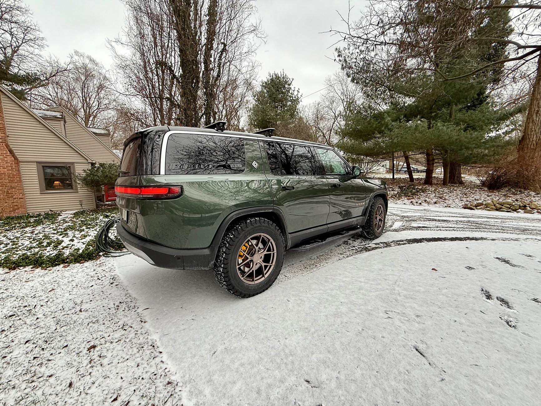 Rivian R1T R1S New Atomic Wheels AWZZ on my R1S IMG_0200
