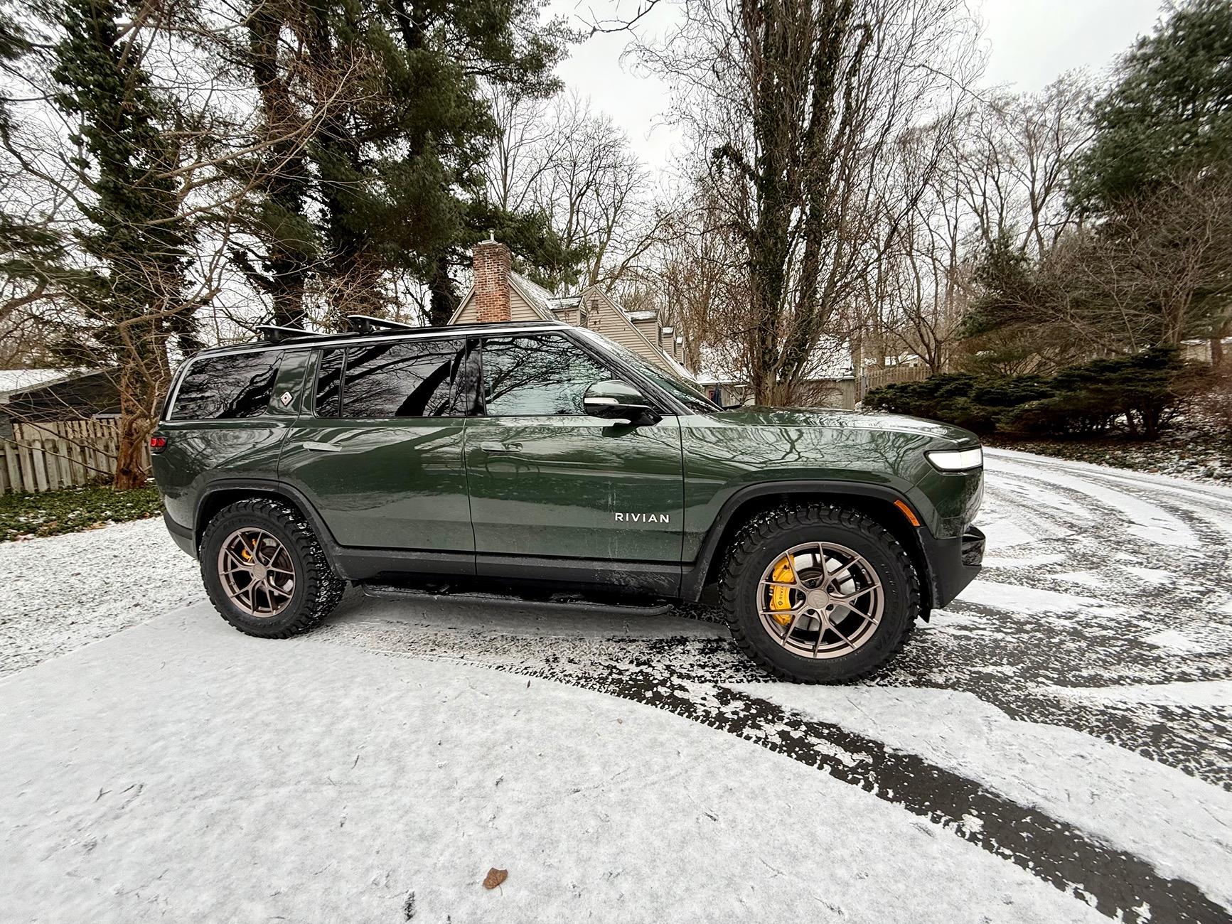 Rivian R1T R1S New Atomic Wheels AWZZ on my R1S IMG_0199
