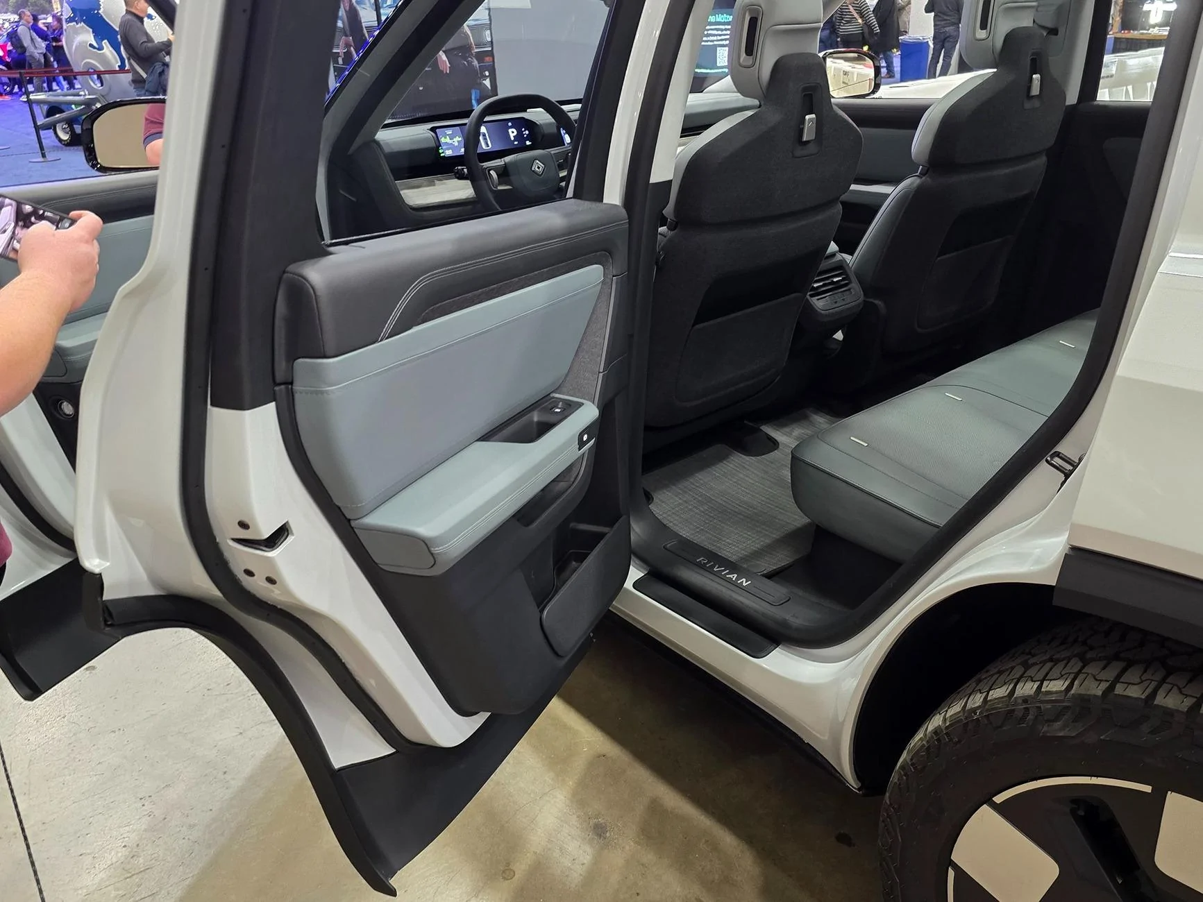 Rivian R1T R1S R2 @ 2025 Detroit Auto Show ghgth94waaaxq6q-jpeg