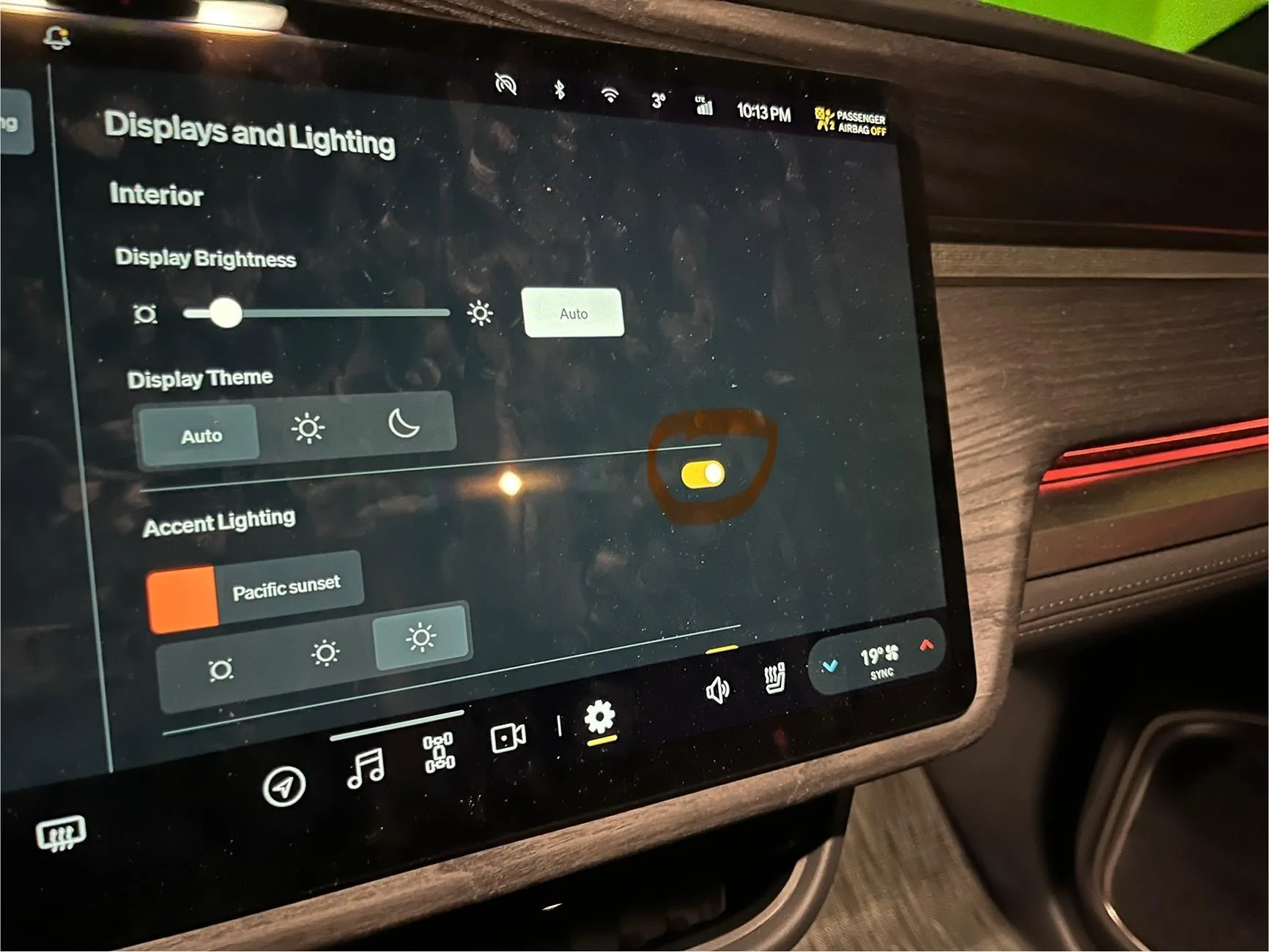 Rivian R1T R1S how to turn off interior accent lights when camping? 1736914653280-qg
